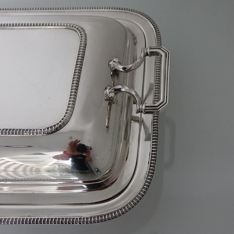 Mid-20th Century Sterling Silver Pair of Entrée Dishes Sheffield 1932 Roberts & Belk For Sale