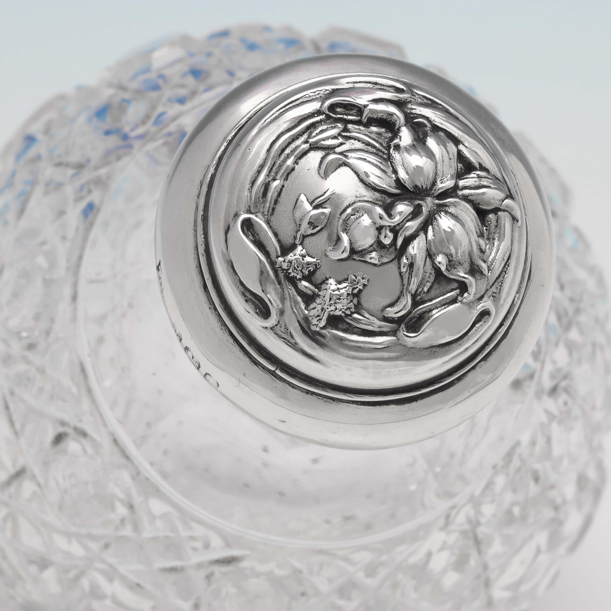 Inglese Coppia di flaconi di profumo in argento sterling in stile Art Nouveau Edwardiano, 1908 in vendita