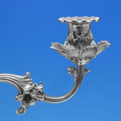 Splendida coppia di candelabri in argento sterling dal design rococò - Hennell London 1870