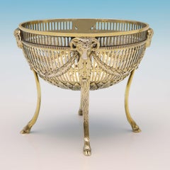 Pareja de platos antiguos de plata de ley dorada de renacimiento neoclásico, Londres, 1880