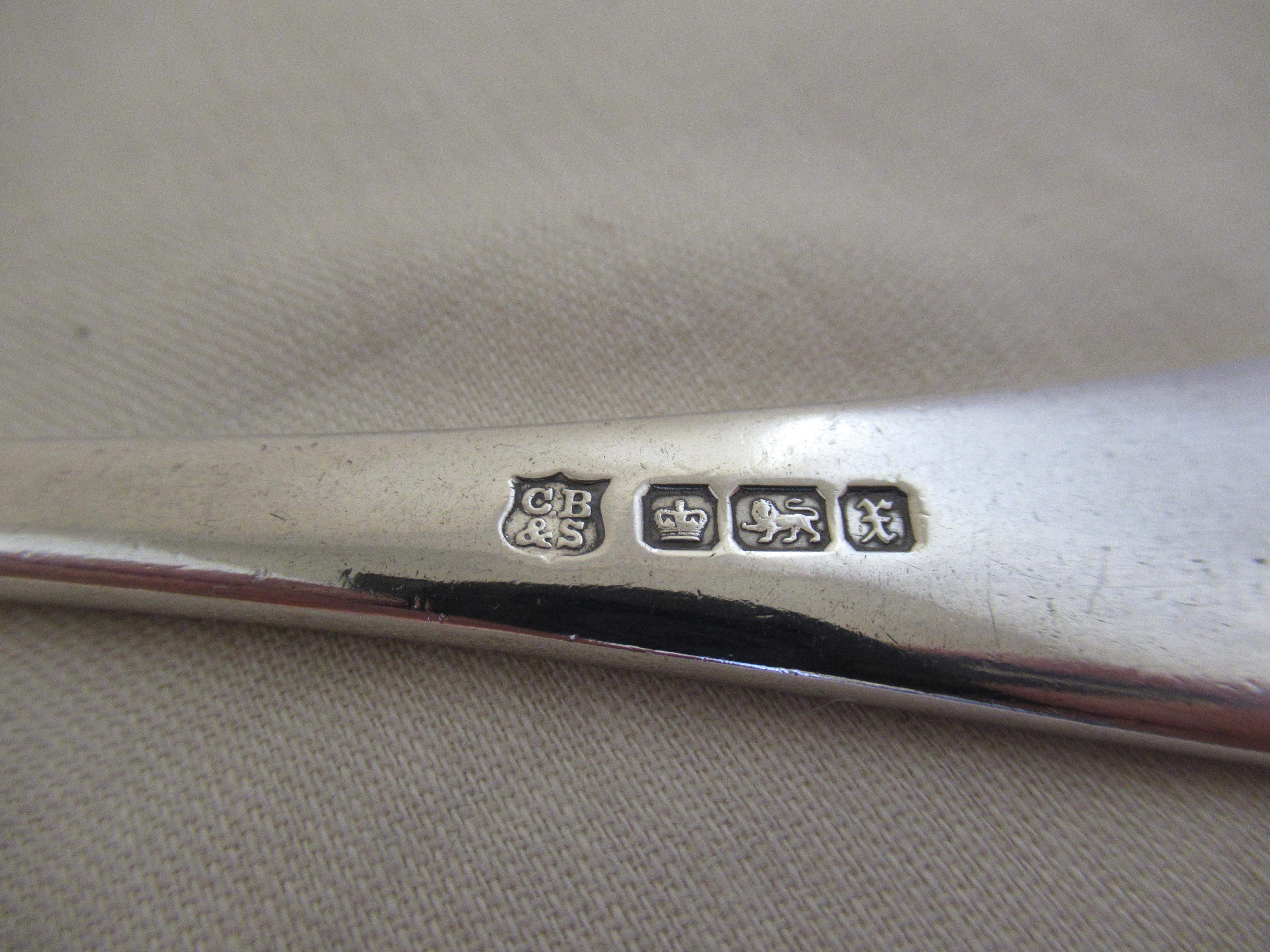 Sterling Silver Pair of Old English Tablespoons Hallmarked, SHEFFIELD 1916 In Good Condition For Sale In York, GB