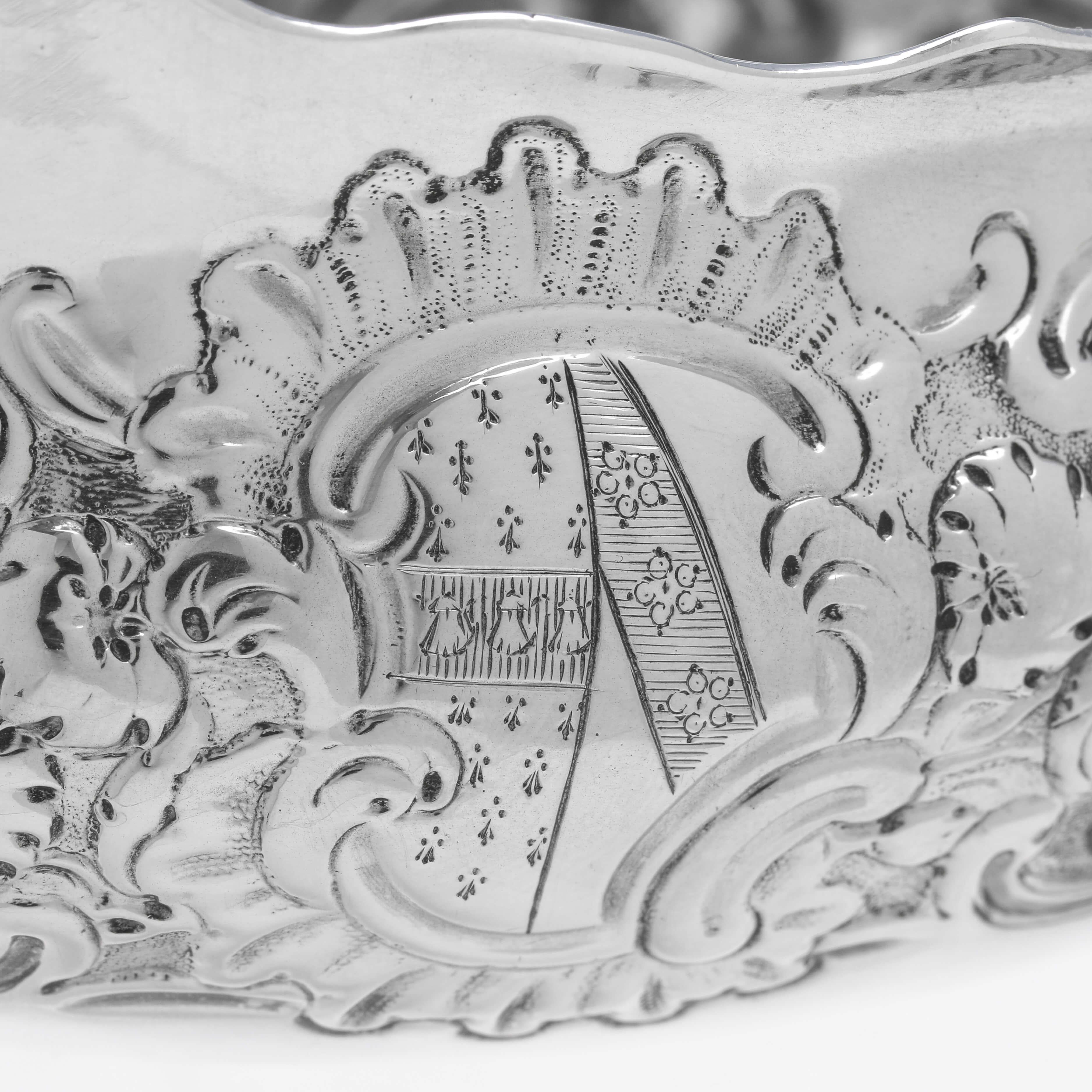 Rococo Period Antique Sterling Silver Pair of Sauce Boats London 1746 R. Kersill For Sale 1