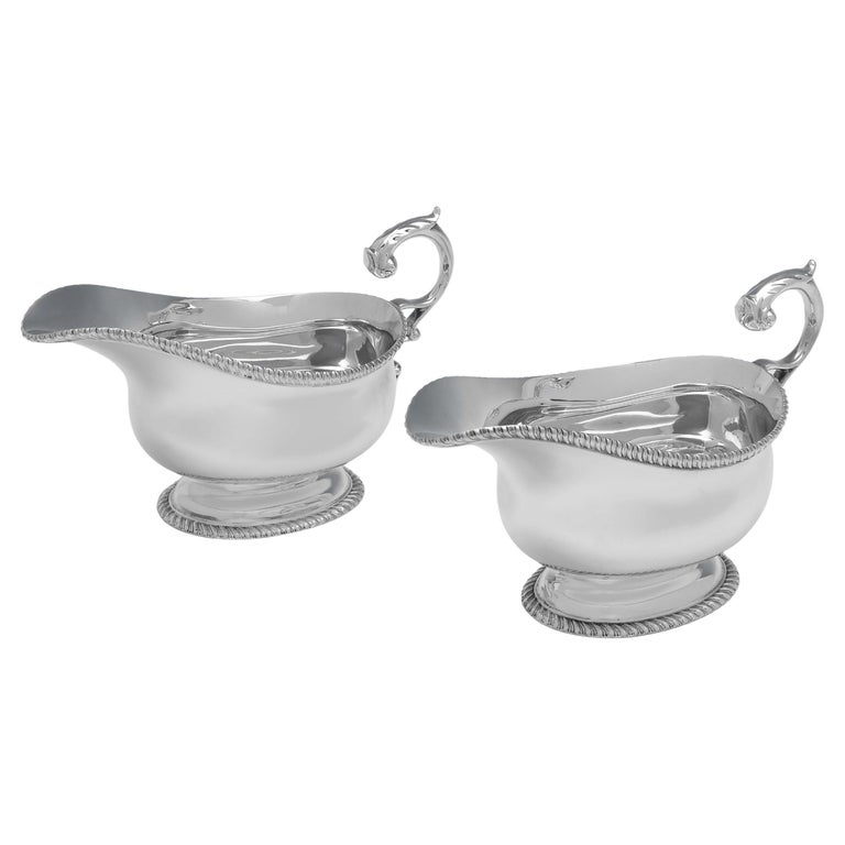 Art Deco Period Pair of Sterling Silver Sauce Boats, London 1939 For Sale