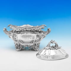 Paar viktorianische Suppenterrinen aus antikem Sterlingsilber im Rokoko-Revival-Stil aus 1839