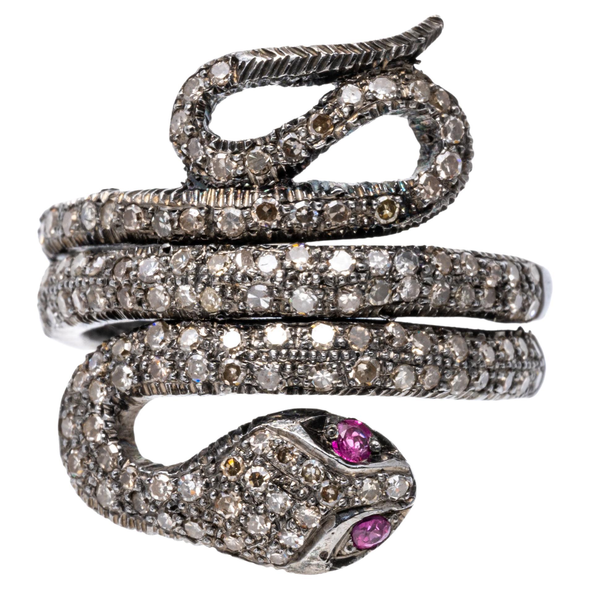 Doppelgewickelter Schlangenring aus Sterlingsilber mit Diamantpavé-Fassung im Angebot
