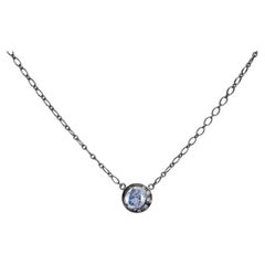 Sterlingsilber-Halskette mit Anhänger mit rundem Mondstein im Rosenschliff und Diamanten