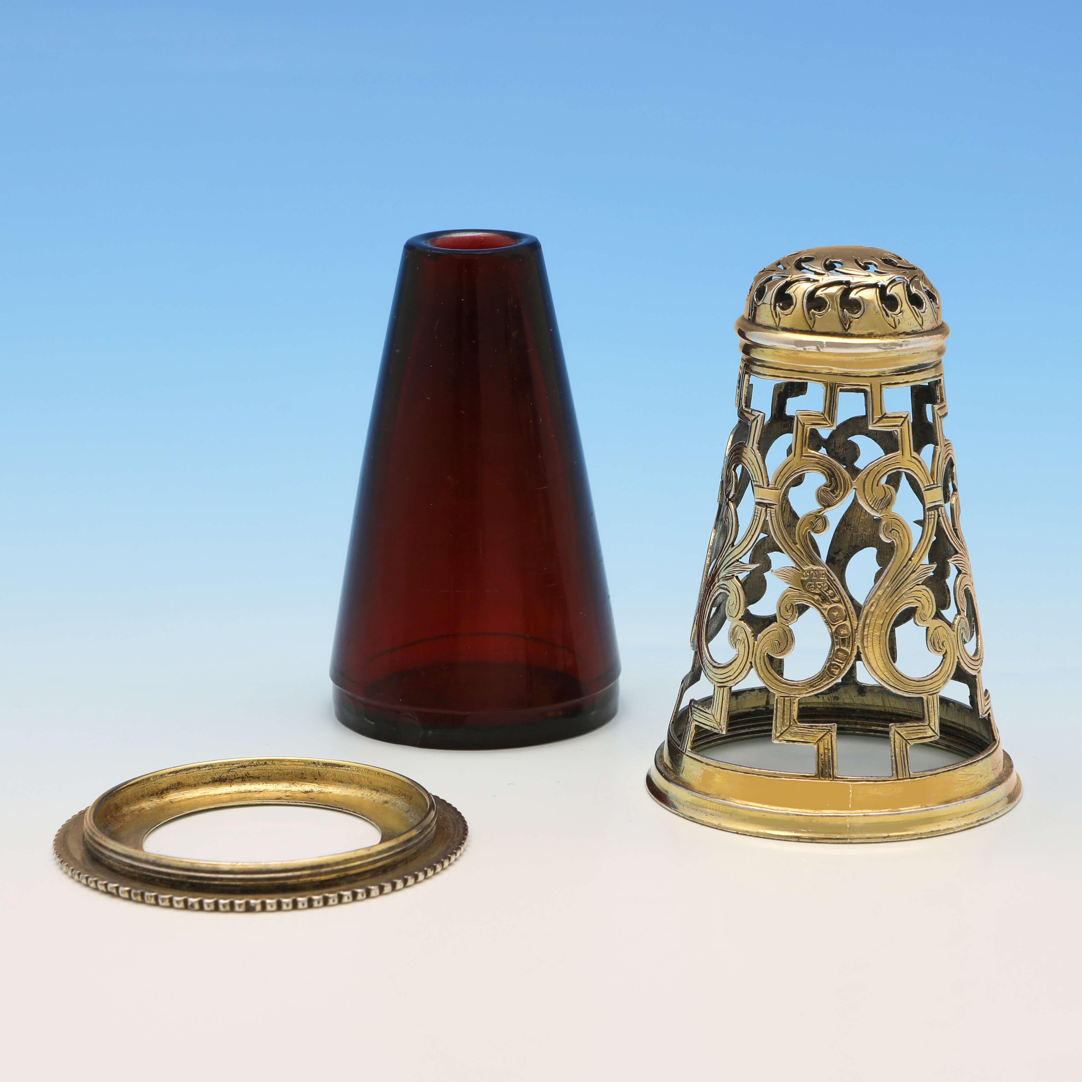 Charles & George Fox, Victorian Silver Gilt Pepper Shaker, Ruby Glass, 1850 In Good Condition For Sale In London, London