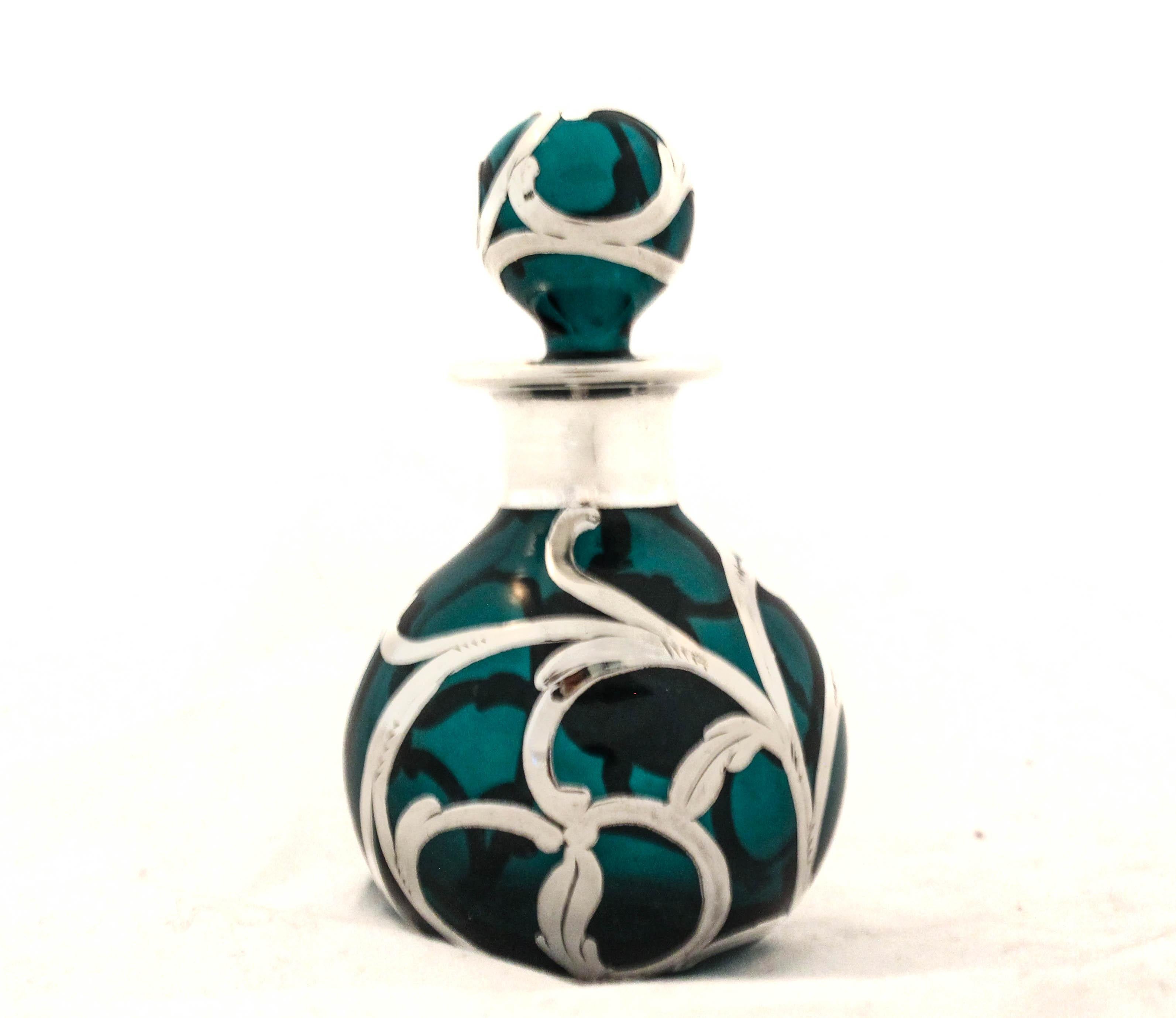 Bottiglia per profumo in argento sterling In condizioni ottime in vendita a Brooklyn, NY