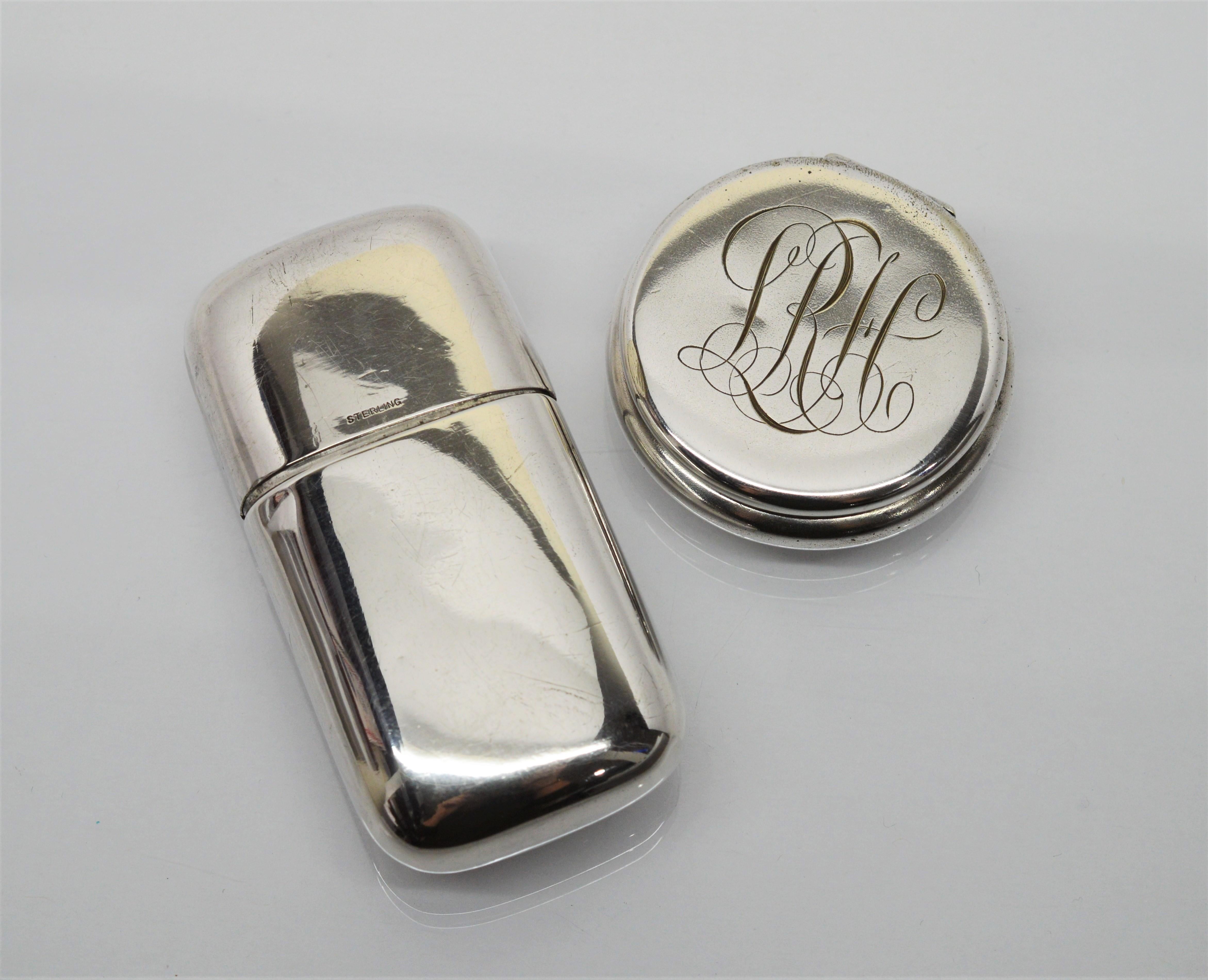Bouteille de parfum en argent sterling avec boîte à pilules ronde en argent sterling en vente 9