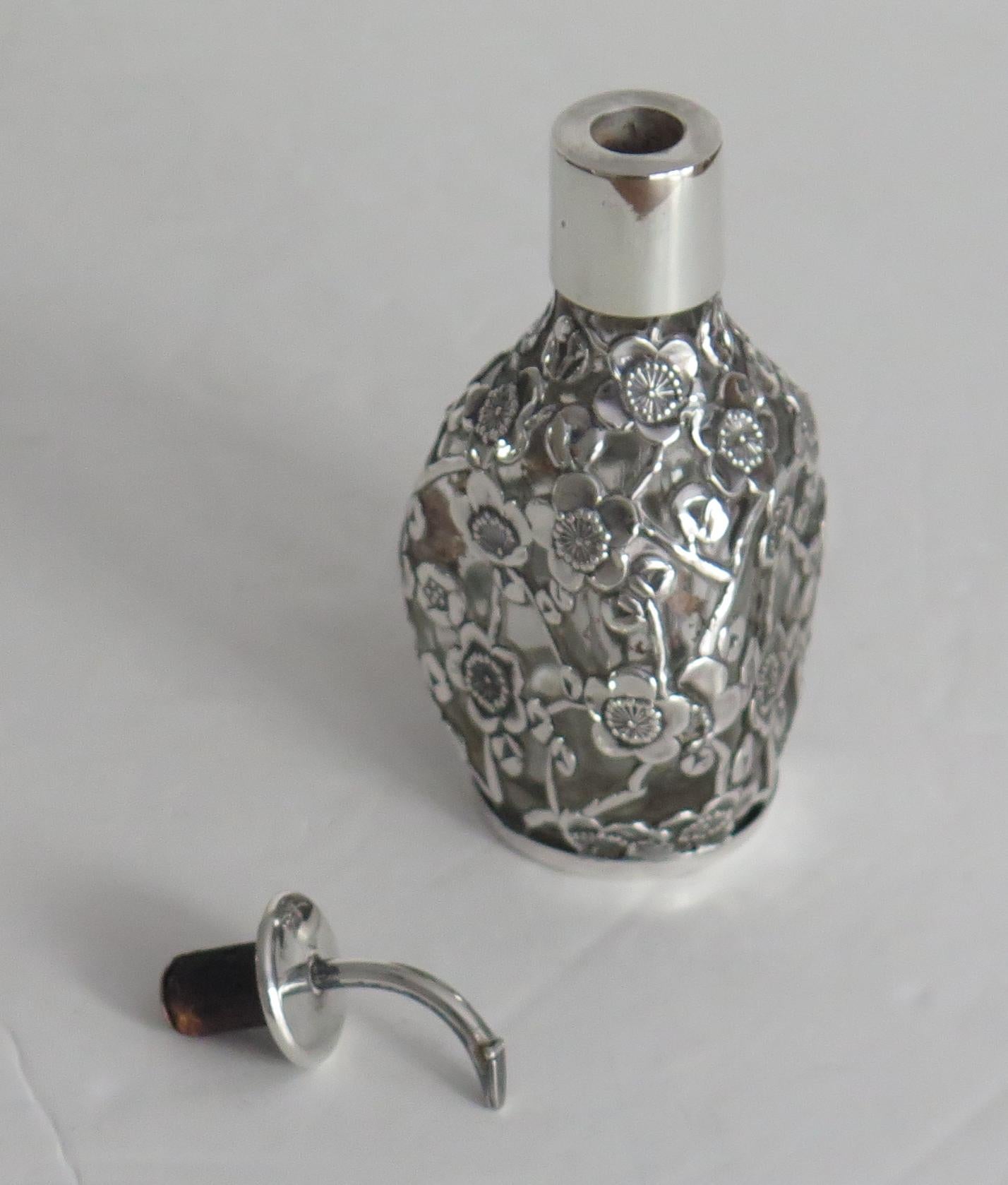 Edwardian Perfume or Scent Bottle Sterling Silver Filigree over Glass, Ca 1900 3