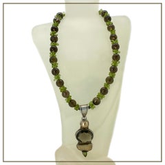 Collana con ciondolo vintage in argento sterling con peridoto e quarzo fumé, 18".