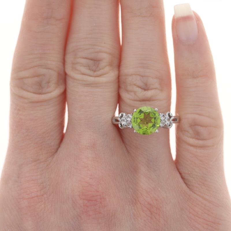 Sterling Silver Peridot & White Topaz Ring - 925 Round Cut In New Condition For Sale In Greensboro, NC