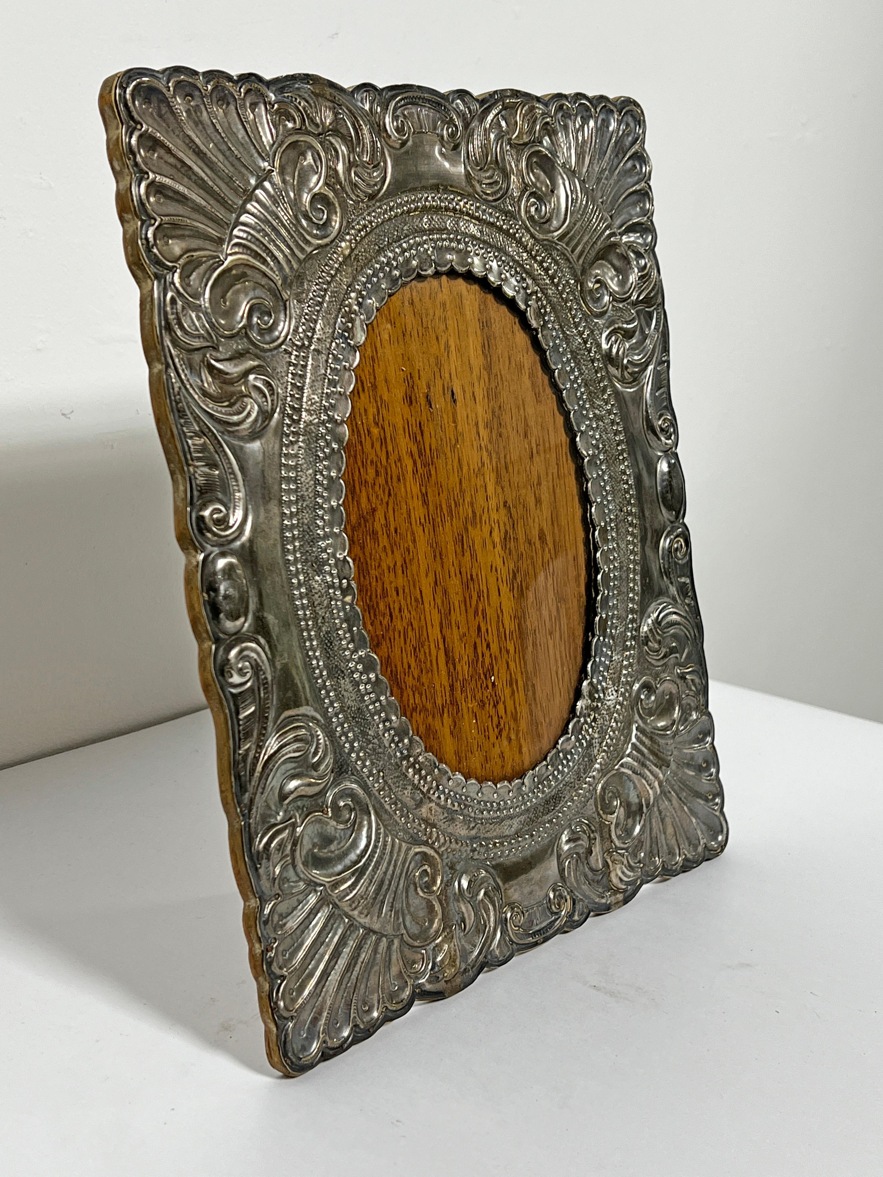 Peruanischer Repousse-Bilderrahmen aus Sterlingsilber, ca. 1920er Jahre (Art nouveau) im Angebot
