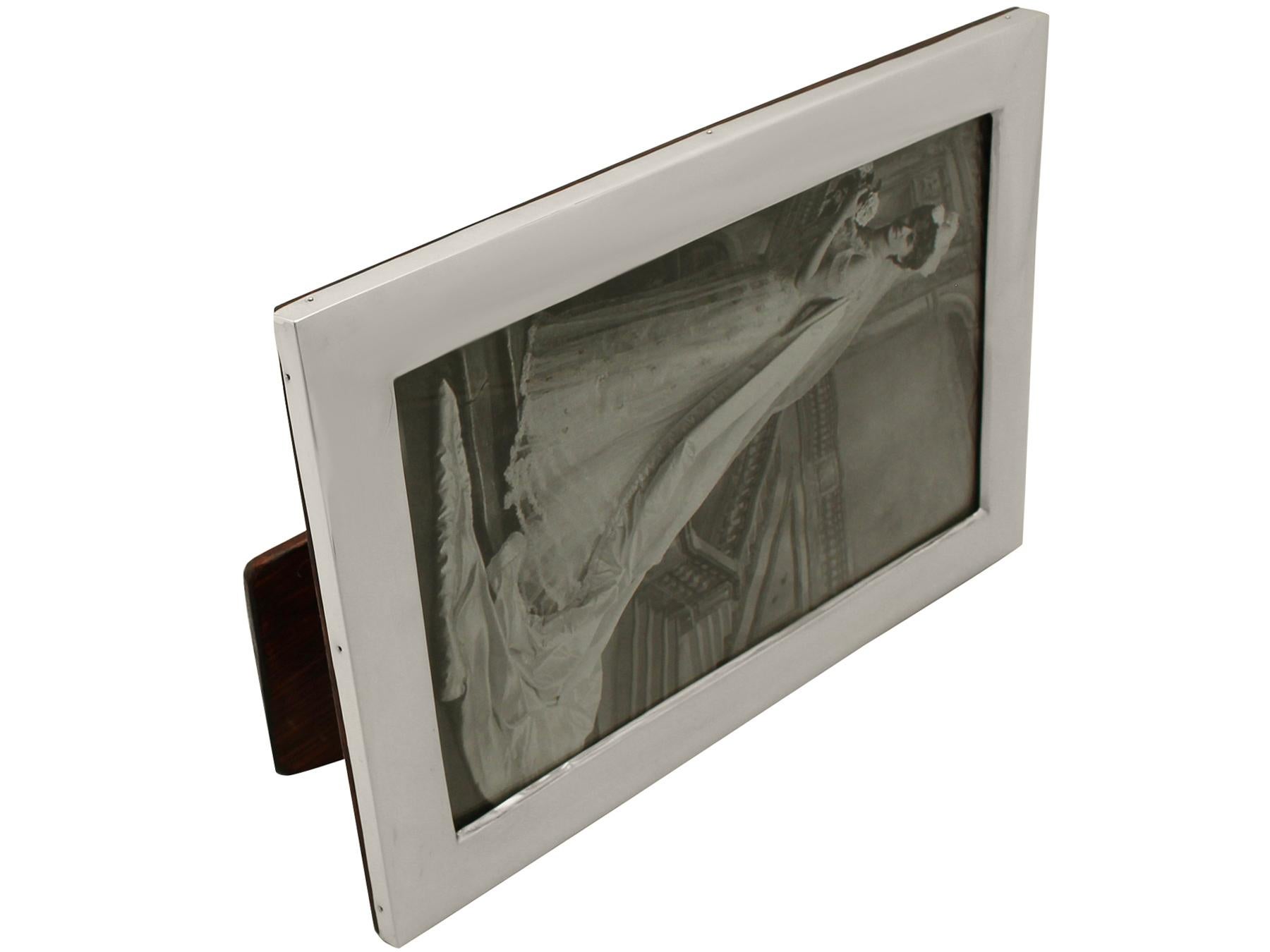 An exceptional, fine and impressive, large antique George V English sterling silver photograph frame; an addition to our ornamental silverware collection.

This exceptional antique George V sterling silver photograph frame has a plain rectangular
