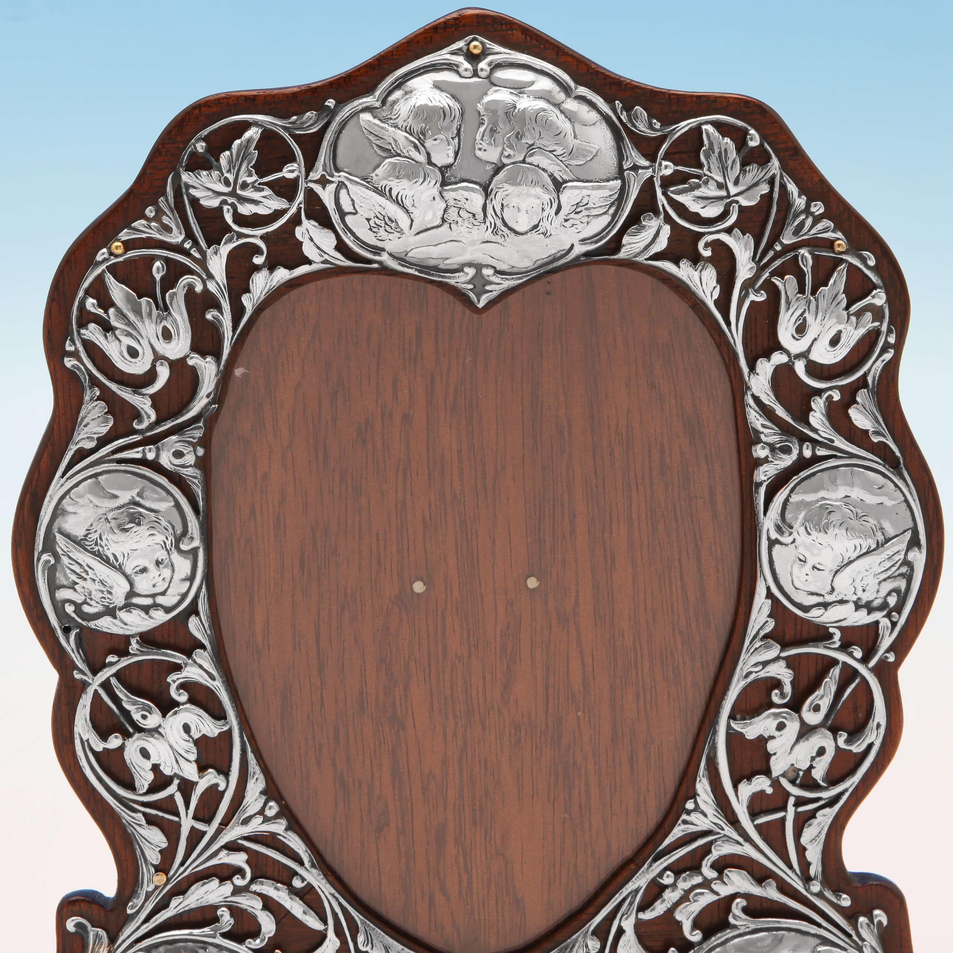Art nouveau Cadre en forme de cœur fabriqué en 1901 par William Comyns - Reynolds Angels en vente