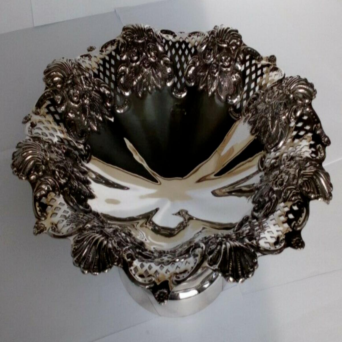 Sterling Silver Pierced Fruit Bowl by William Devenport, 1901 In Good Condition For Sale In London, GB