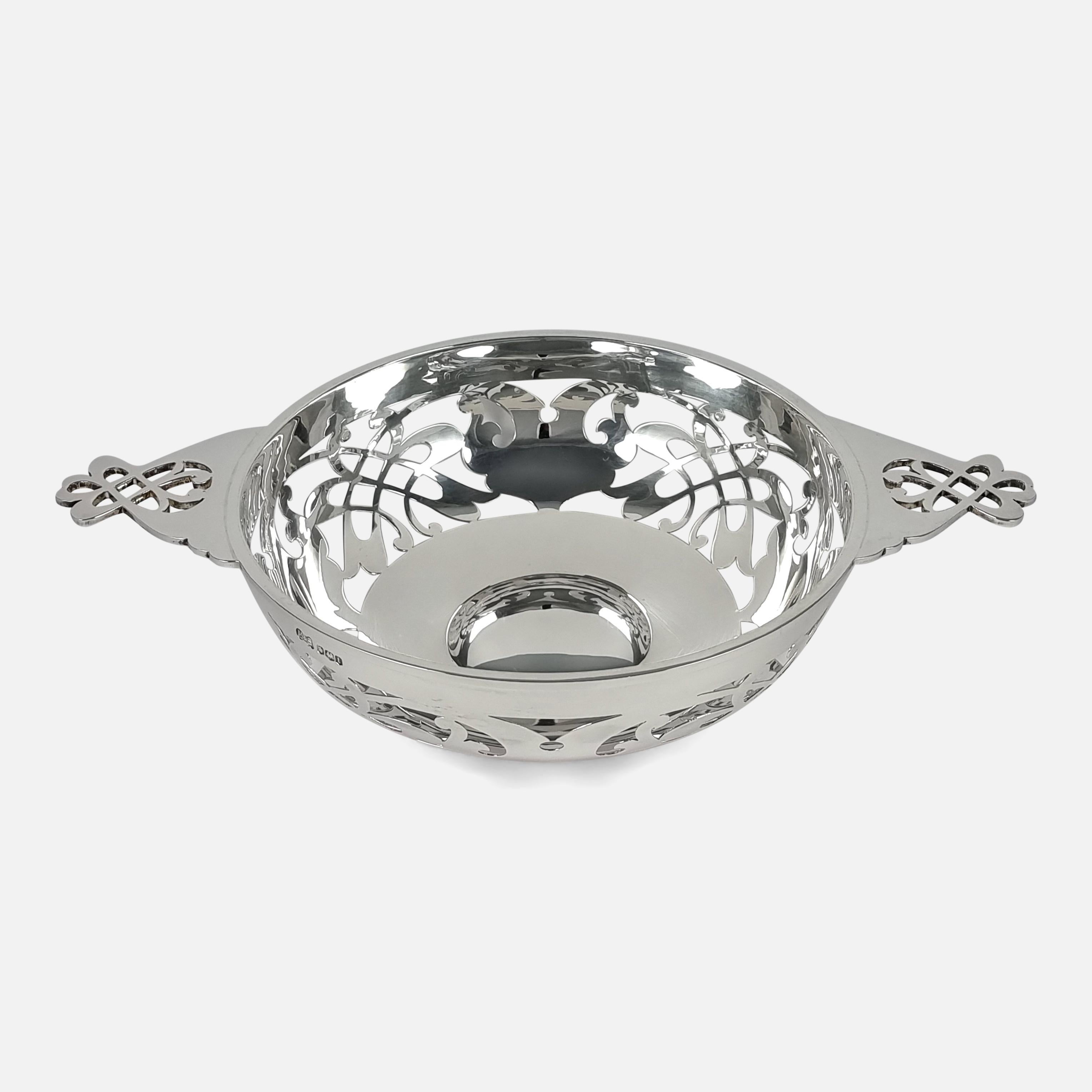 Sterling Silver Pierced Quaich, Edward & Sons, 1926 For Sale 4