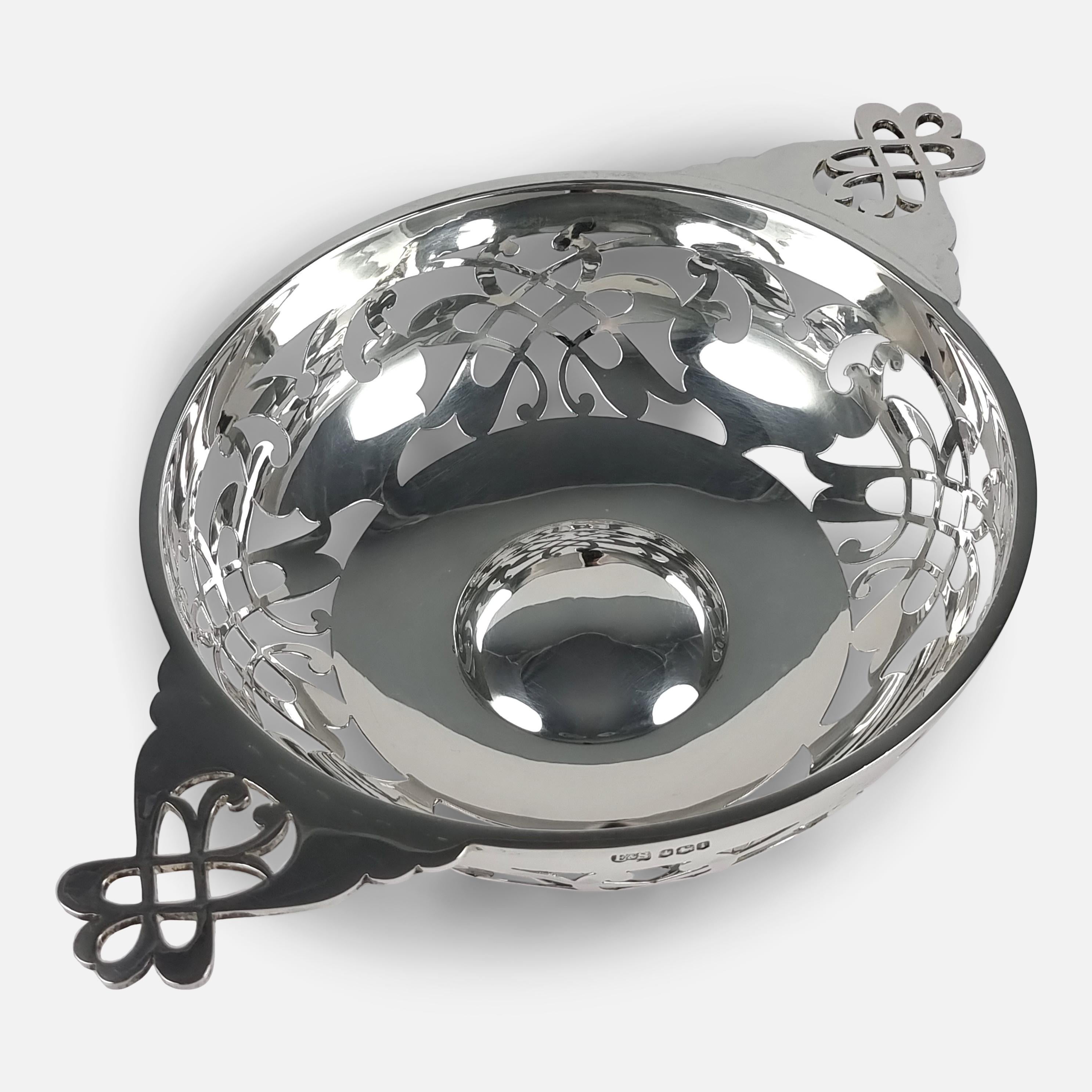 Early 20th Century Sterling Silver Pierced Quaich, Edward & Sons, 1926 For Sale