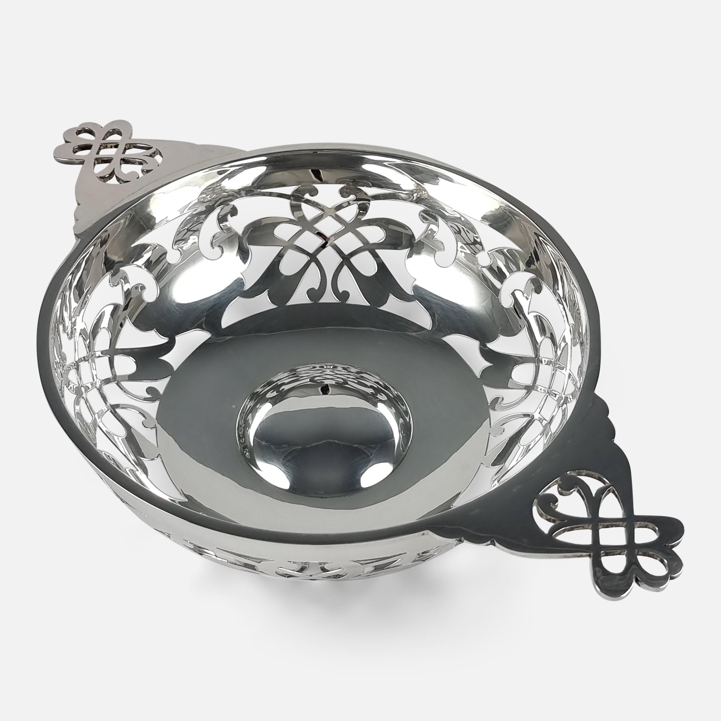 Sterling Silver Pierced Quaich, Edward & Sons, 1926 For Sale 2