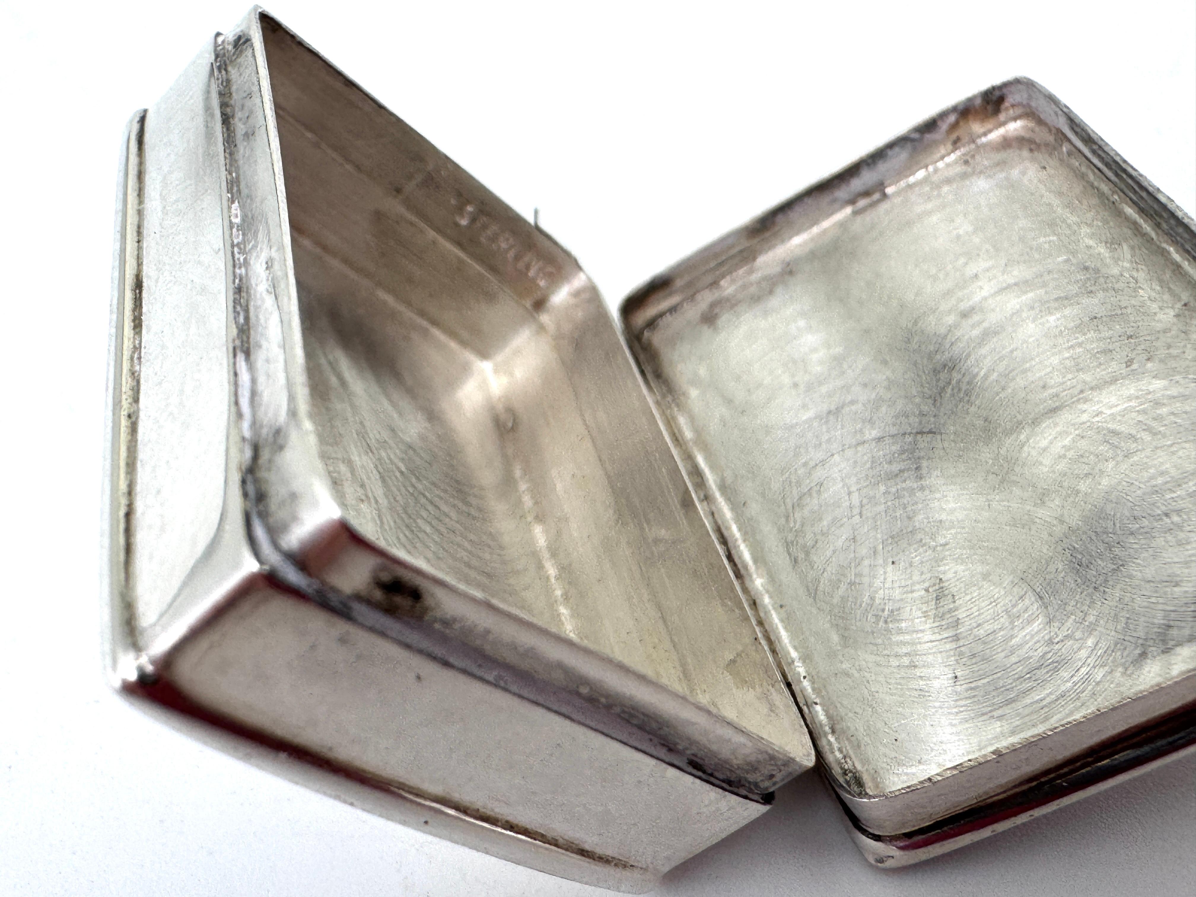 Pastillero de plata de ley con escena ecuestre esmaltada, estilo inglés, S. XX en venta 3