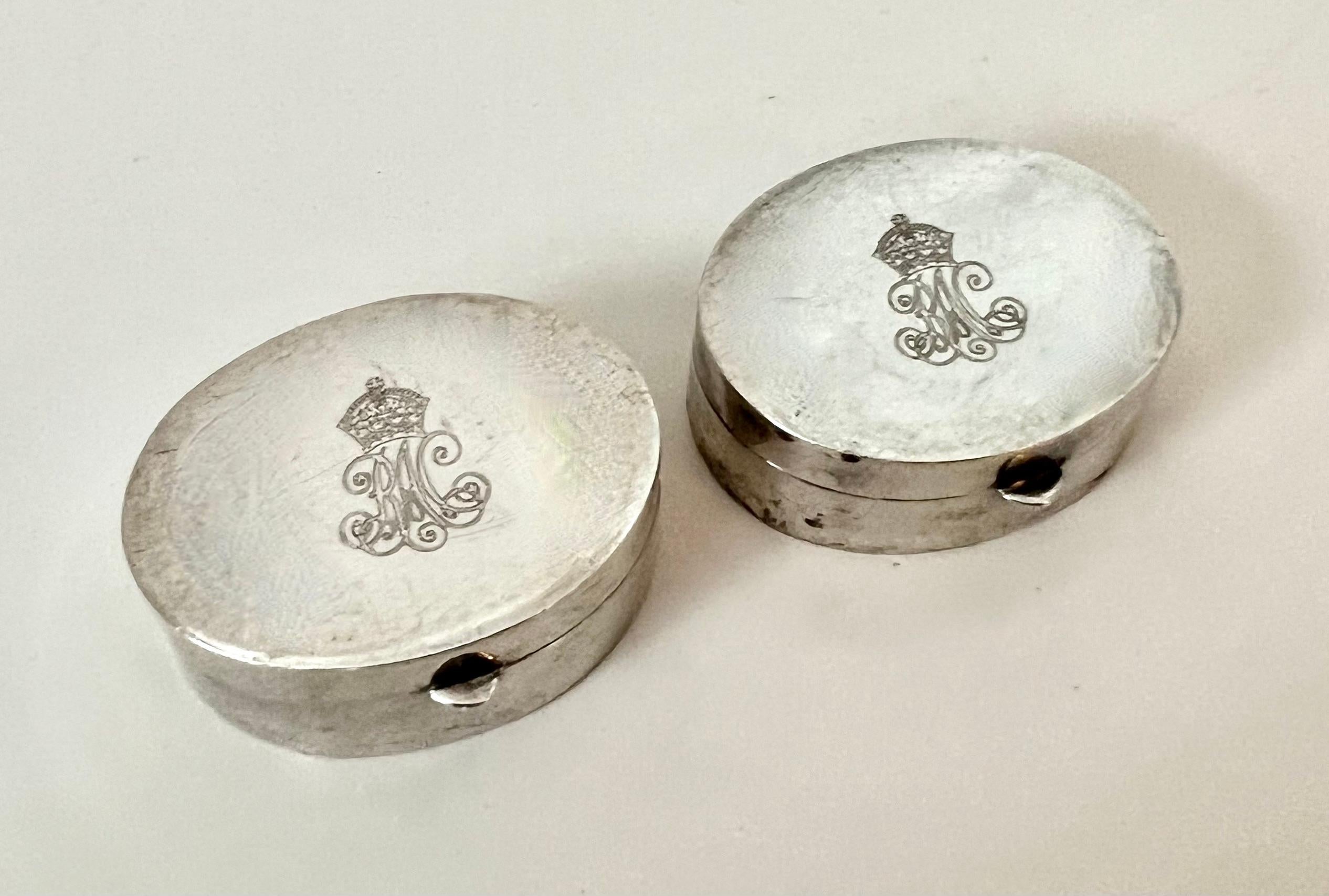 Sterling Silver Pill Box with Crown Etching For Sale 5