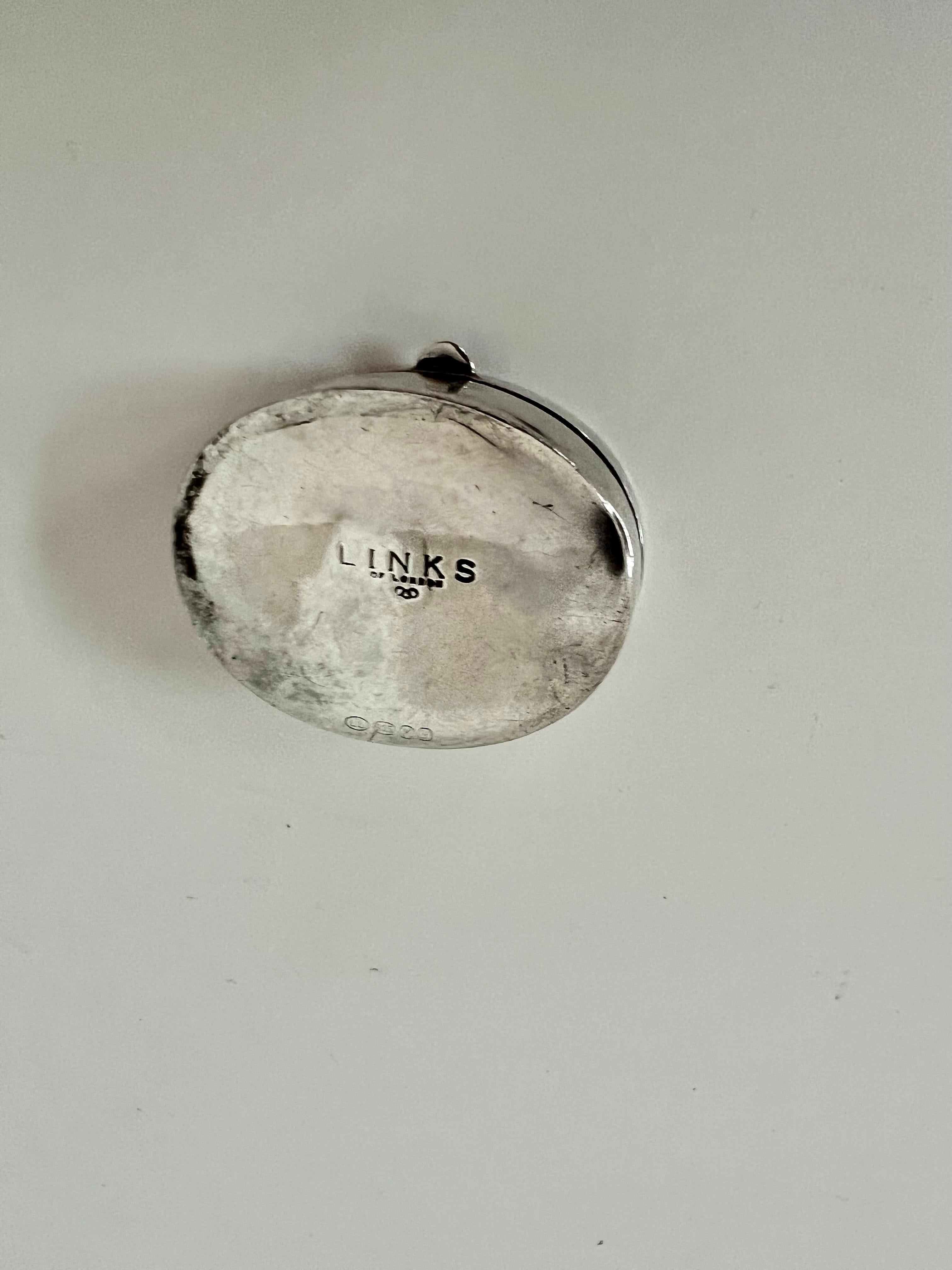 Sterling Silver Pill Box with Crown Etching For Sale 2