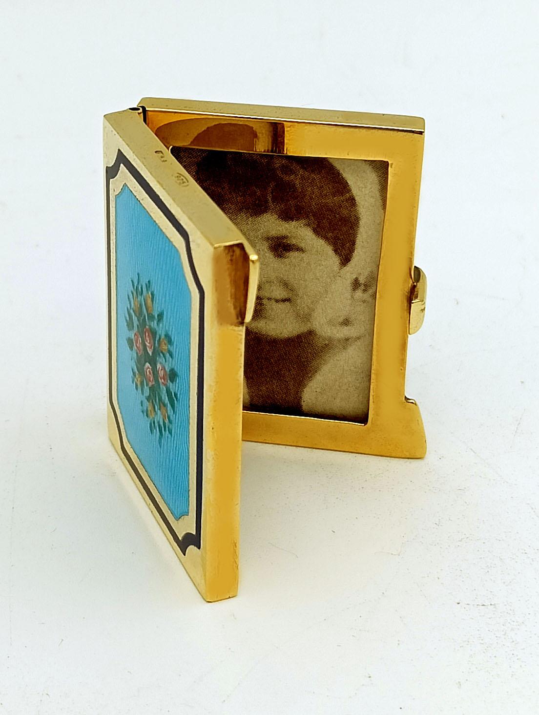 Portafoto da viaggio in argento placcato oro con miniature floreali Art Nouveau In condizioni ottime in vendita a Firenze, FI