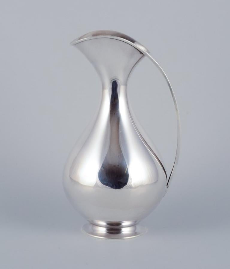 Unknown Sterling silver pitcher in a modernist and sleek design. Mid-20th C. For Sale