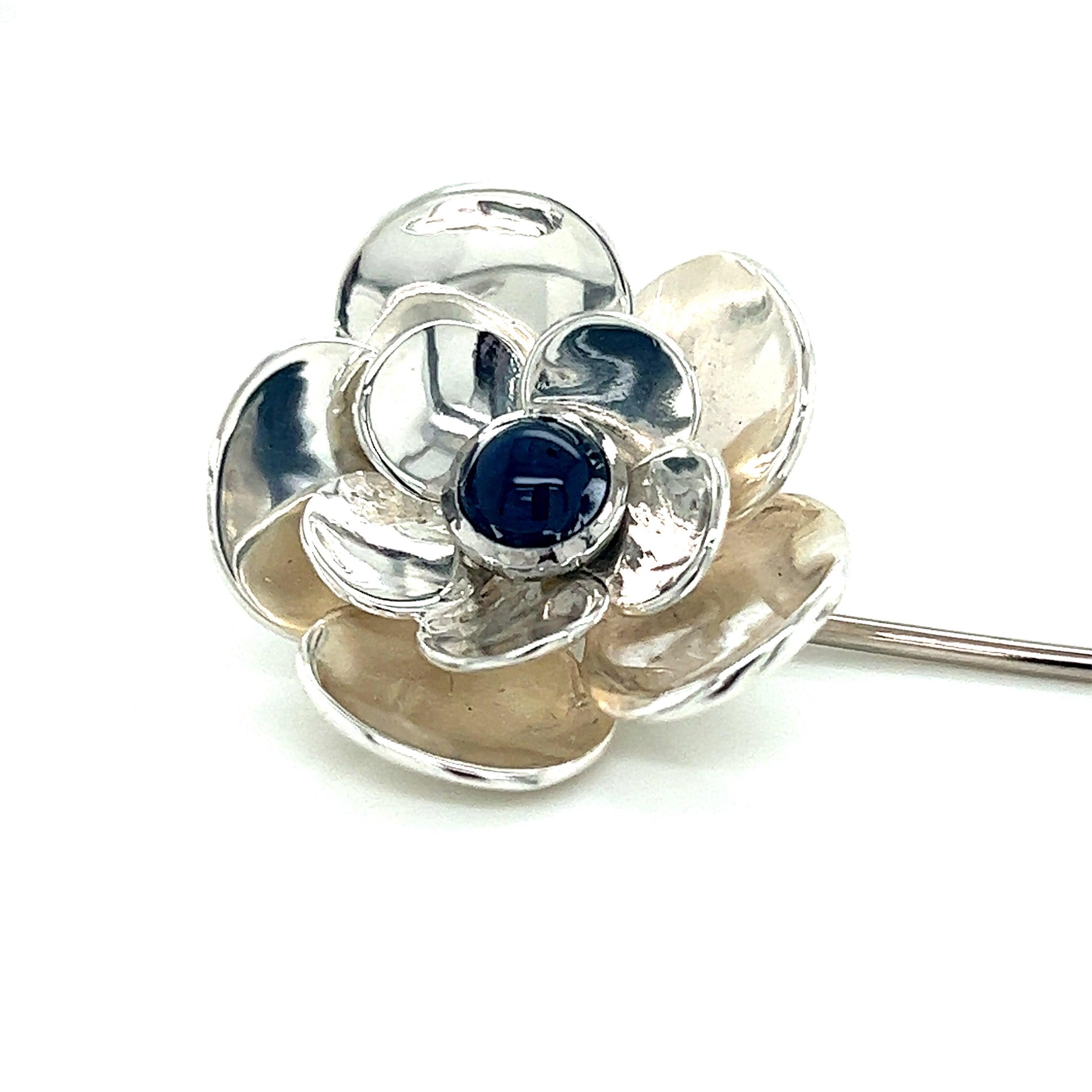 Sterling Silver, Platinum, and 14k White Gold Flower Pin with Cabochon Sapphire In New Condition For Sale In New York, NY