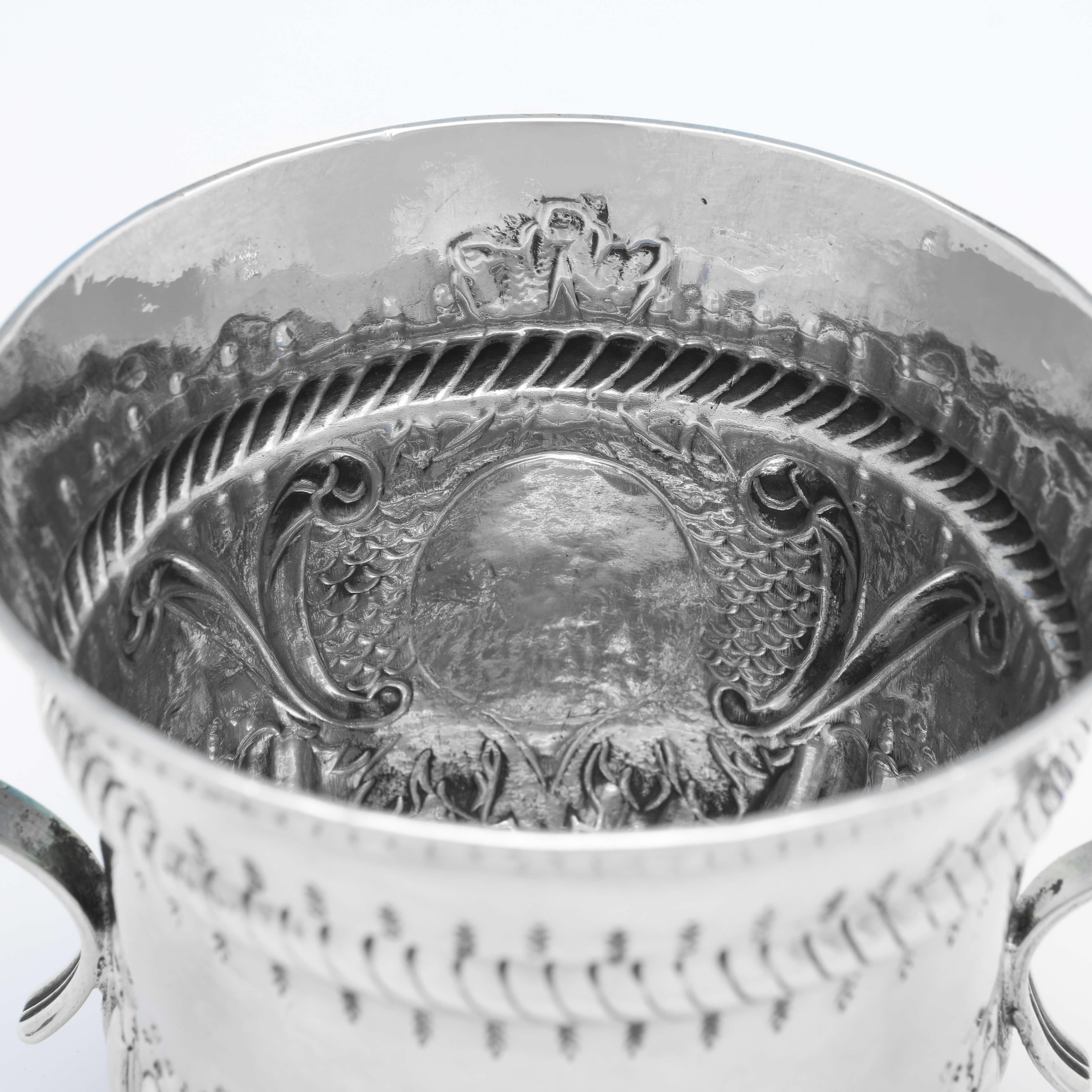 Mid-18th Century George II Antique Sterling Silver Porringer, London 1733 Gabriel Sleath For Sale