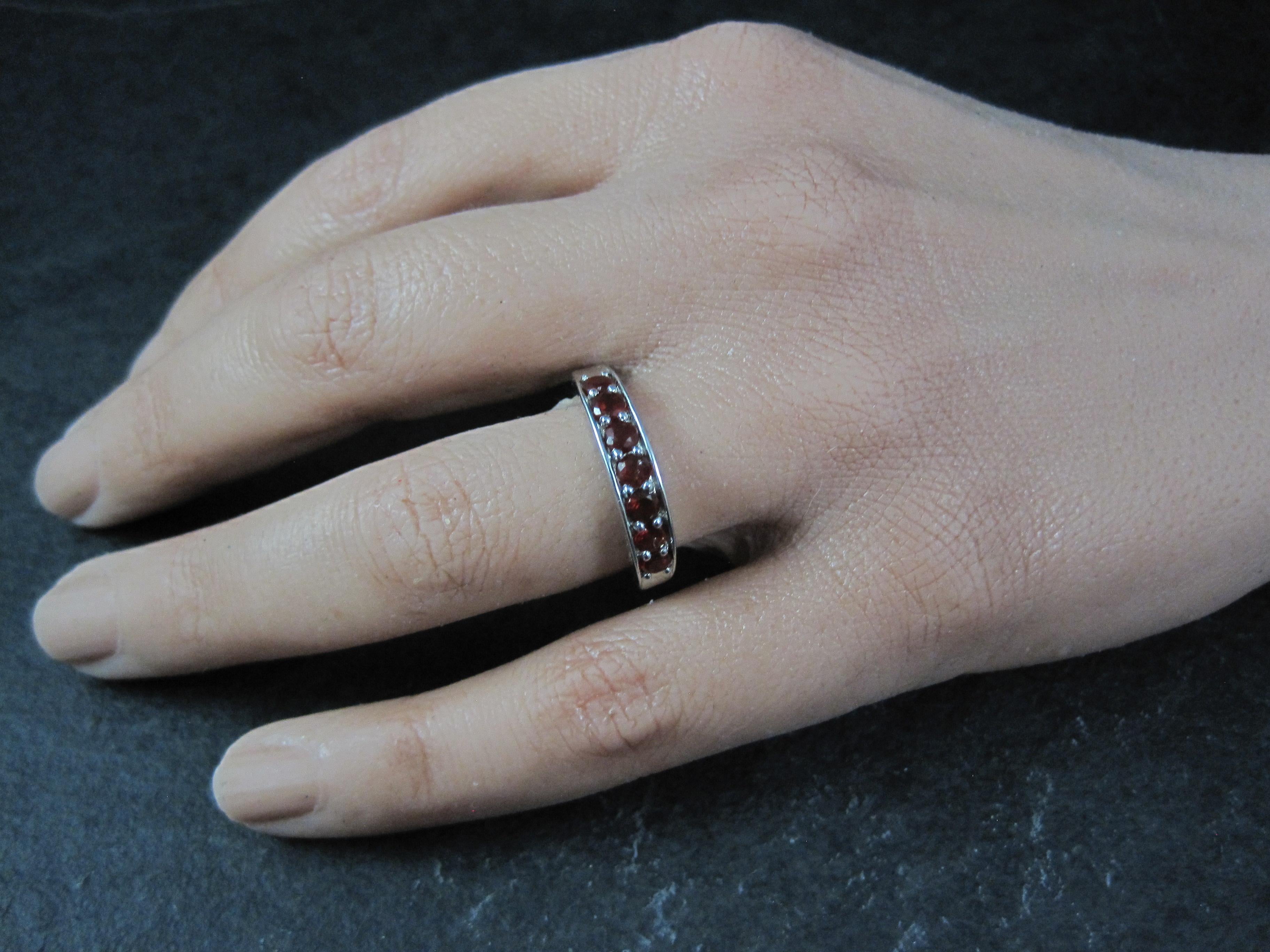 Donna Anello a fascia in argento 925 con granato piropa misura 7,5 in vendita