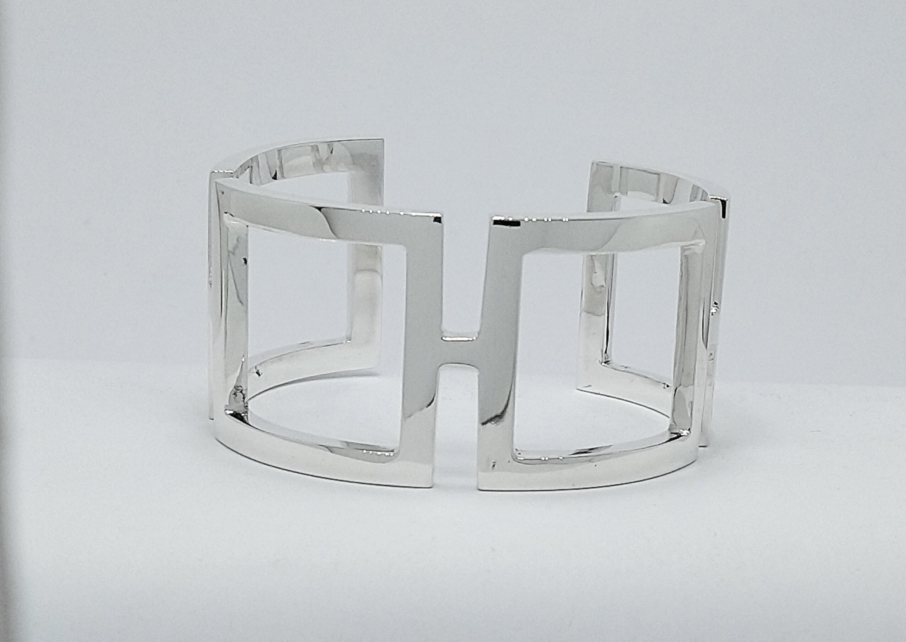 Tiffany Designer , Thomas Kurilla  Sterling Silber Rechteckiges Manschettenarmband , 3 x 1,5 mm dick x  mm 31,25 breit. Dies ist einer meiner frühen Entwürfe.  Ich benutzte das einfache Rechteck in einem gebogenen Zustand für den ultimativen