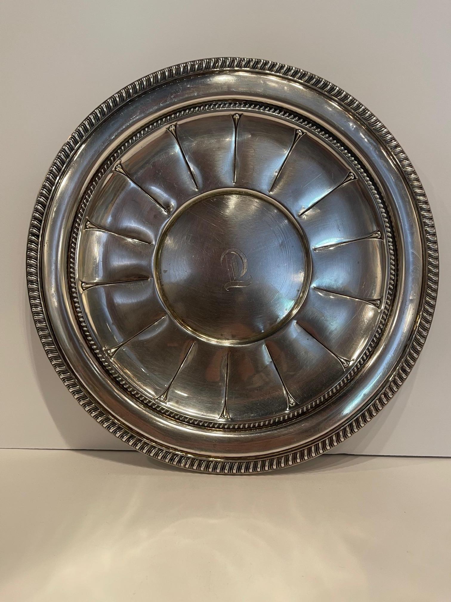 Piatto da portata in argento Sterling Reed & Barton Hawthorn, 20° secolo.  Marcato 