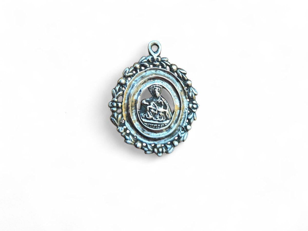 Religiöser Sterlingsilber-Anhänger - 19. Jahrhundert (Silber) im Angebot