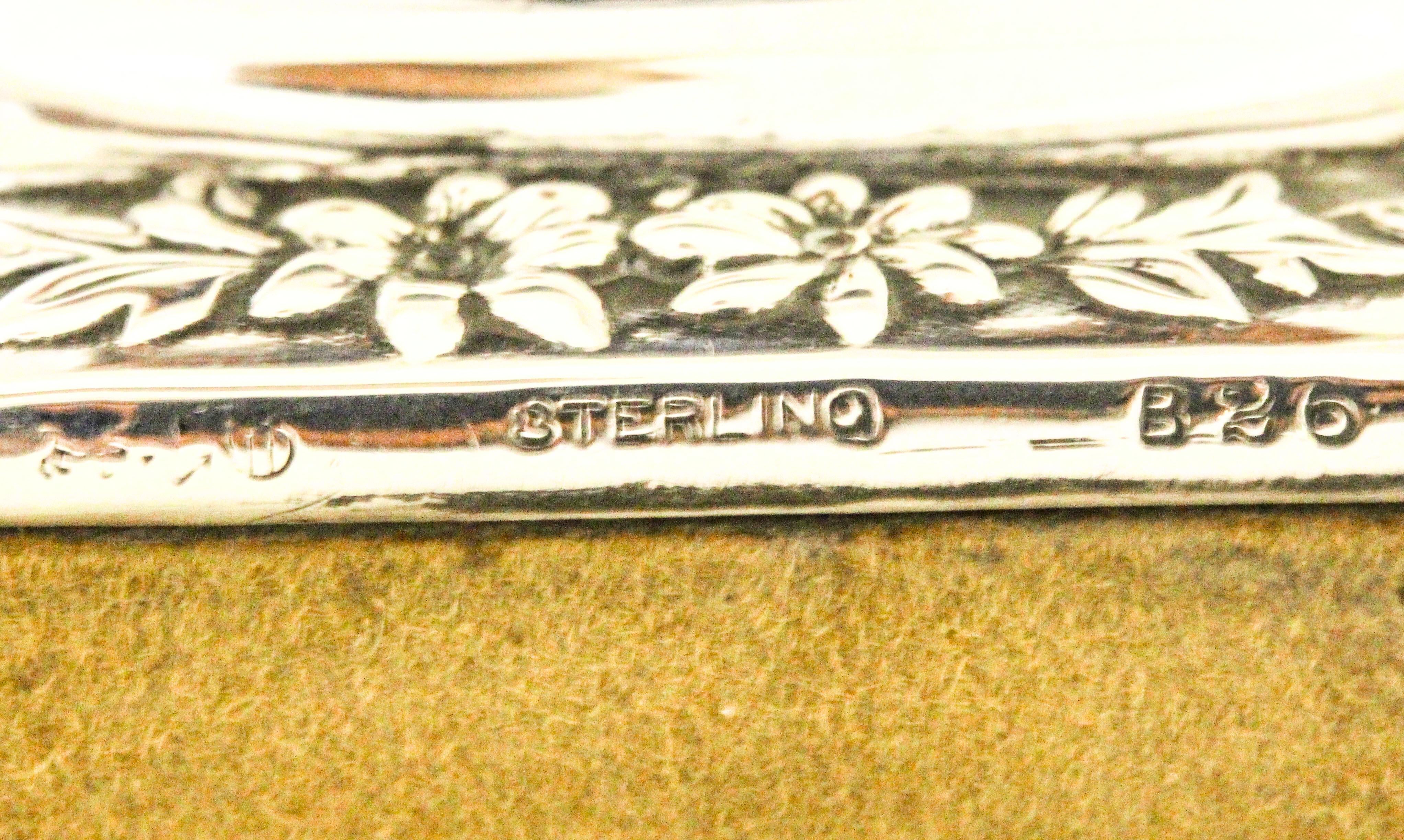 Sterling Silver Repousse Buffer (Spätes 19. Jahrhundert) im Angebot