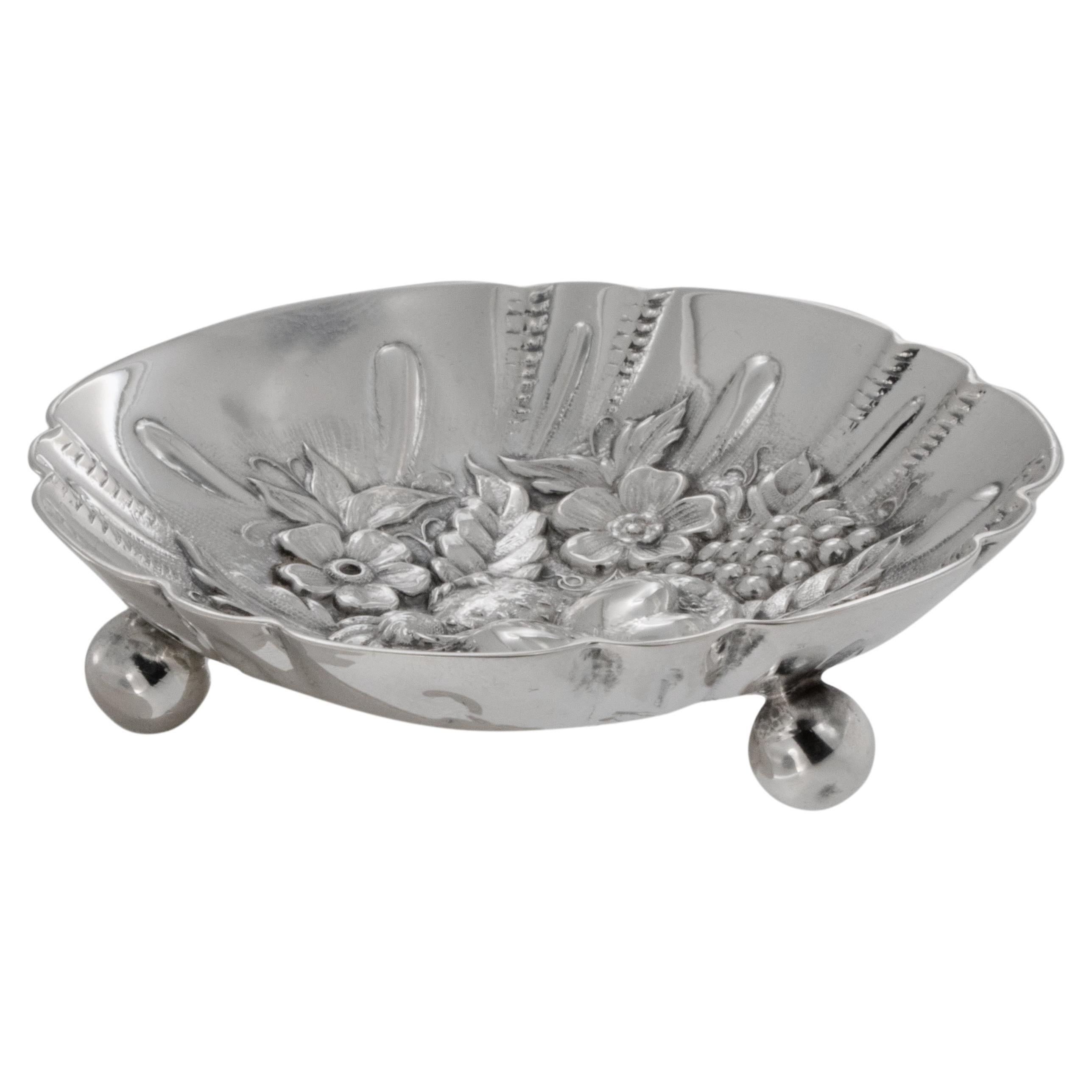 Sterling Silber Repousse Butter-Muster  von S. Kirk & Sons  im Angebot