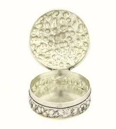 Sterling Silber Repousse Pillendose