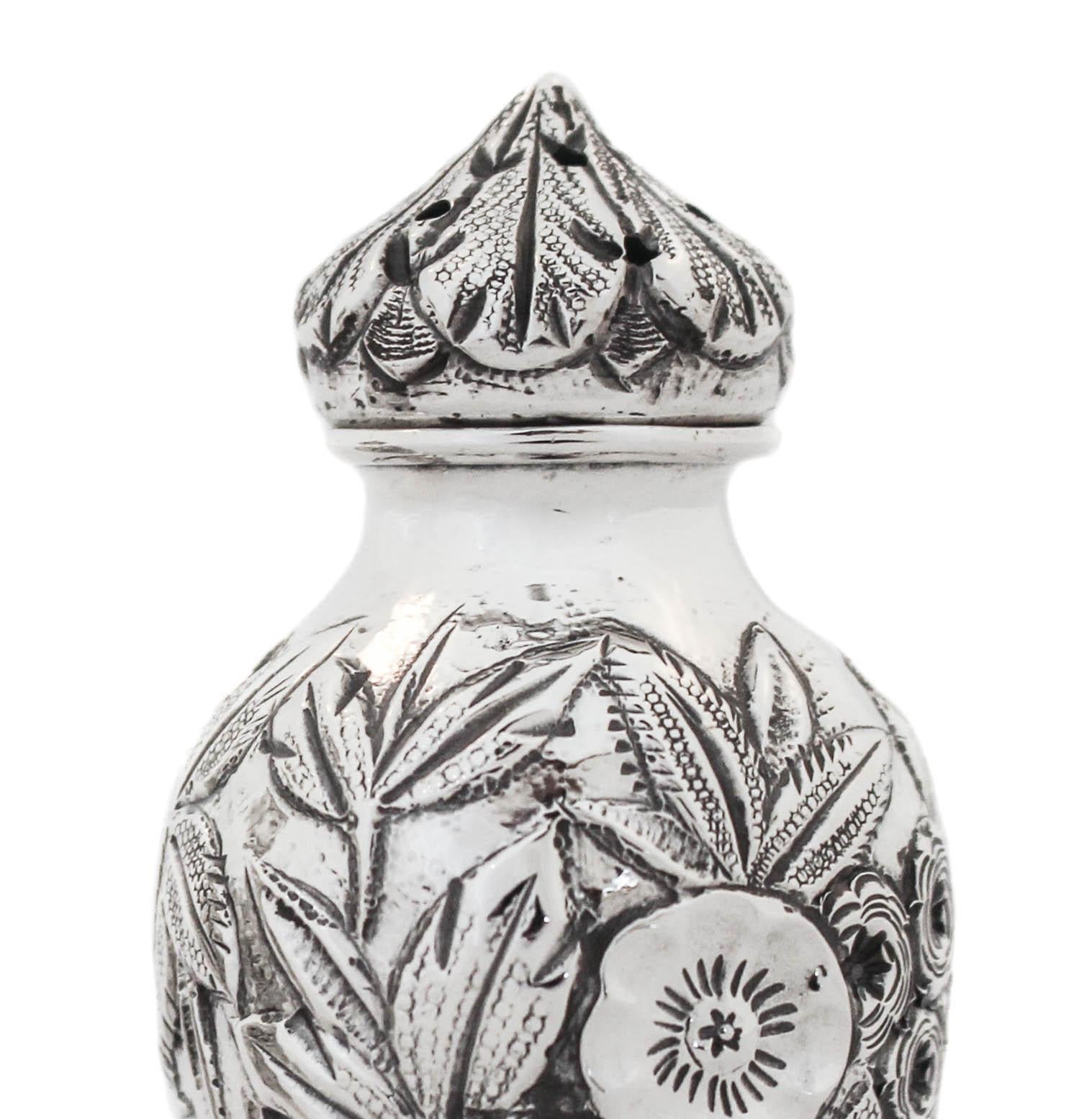 Sterling Silver Repousse Salt Shakers In Excellent Condition For Sale In Brooklyn, NY