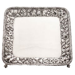 Salière en argent repoussé