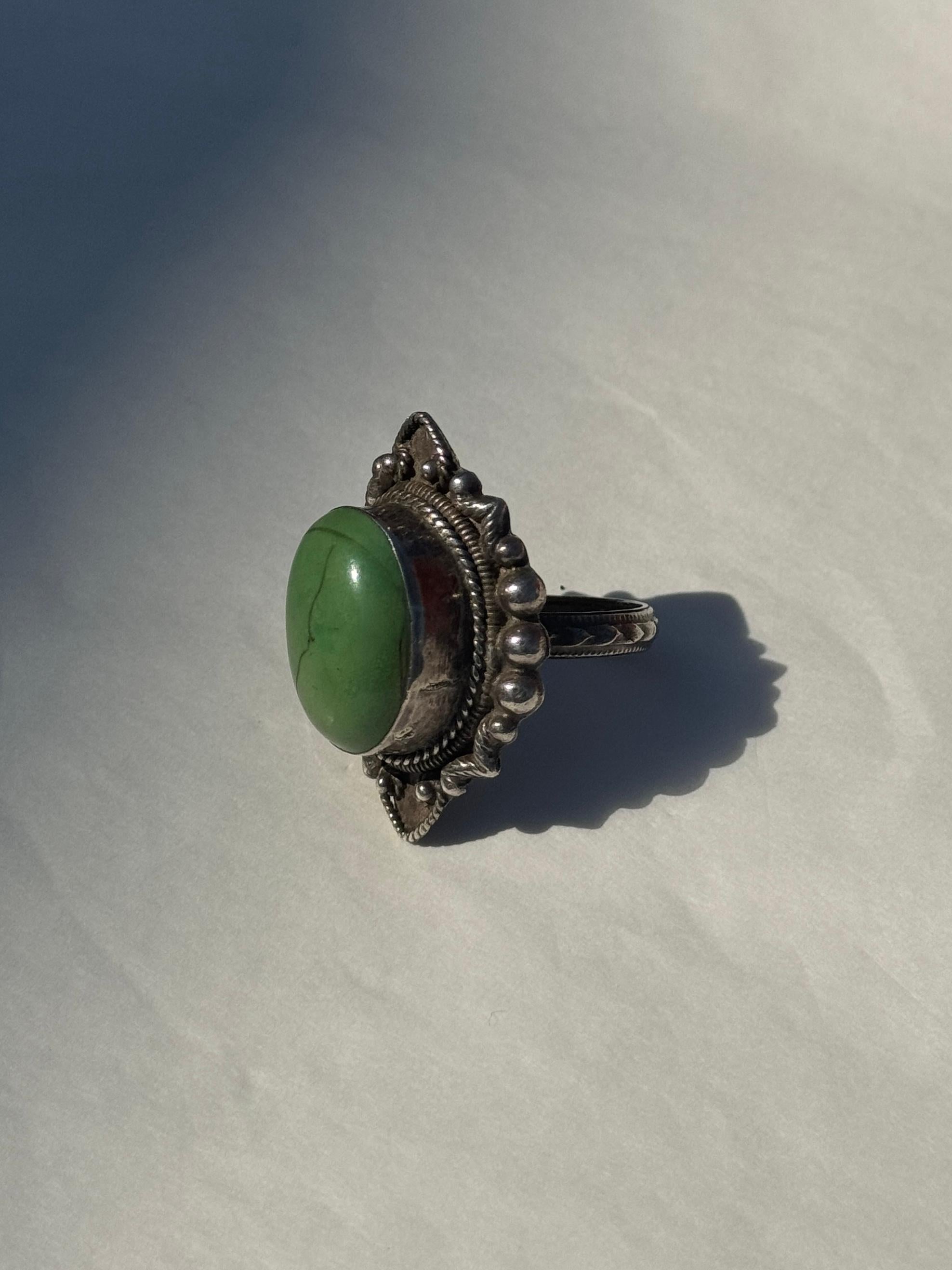 Artigiano Sterling Silver Ring with Large Green Howlite Cabochon and Ornate Boho Setting in vendita