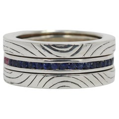 Ring aus Sterlingsilber mit beweglichen blauen und rosa Saphiren