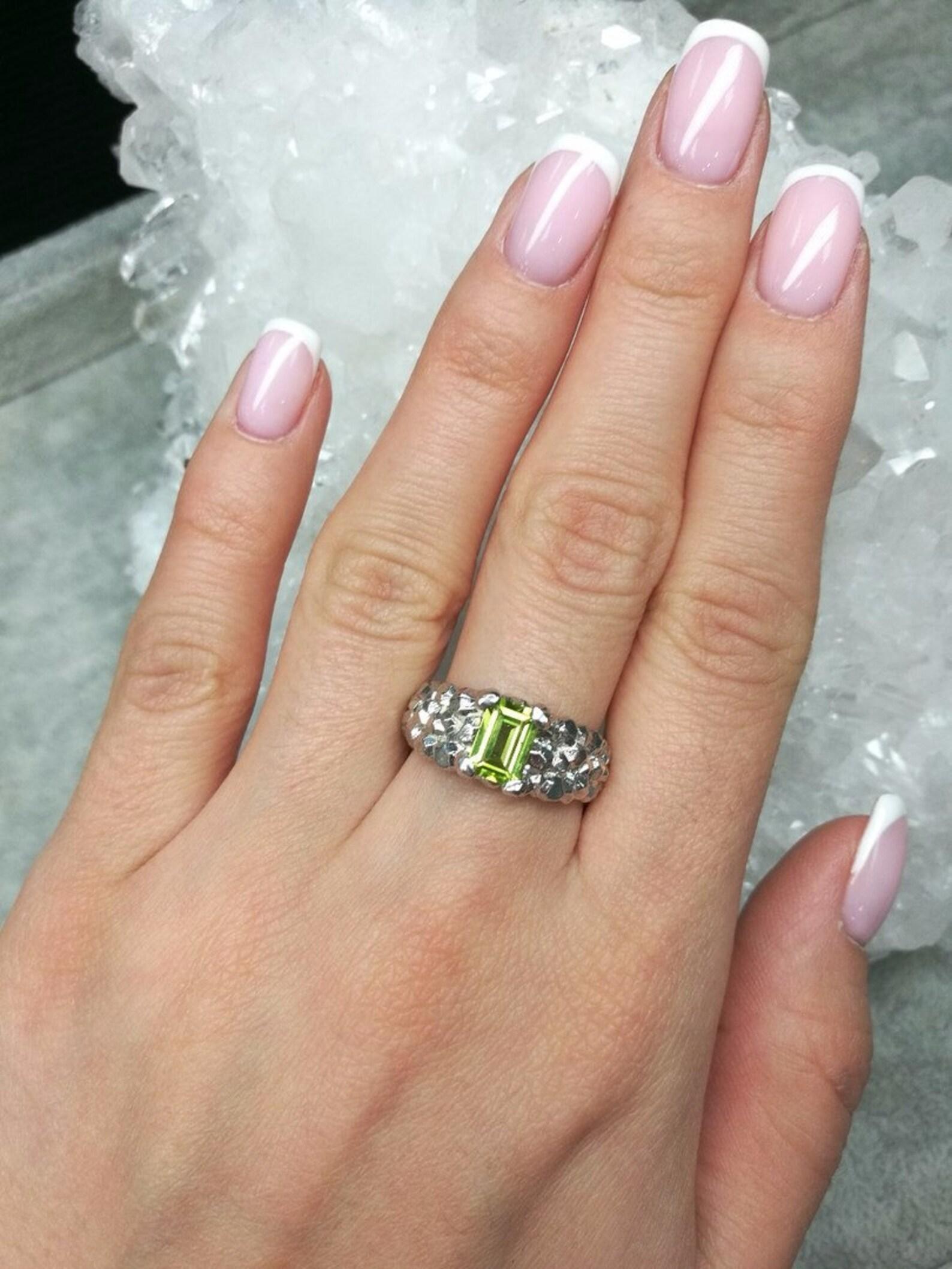 Artista Anello in argento sterling con peridoto verde naturale taglio ottagono 1ct stile regalo per la moglie in vendita