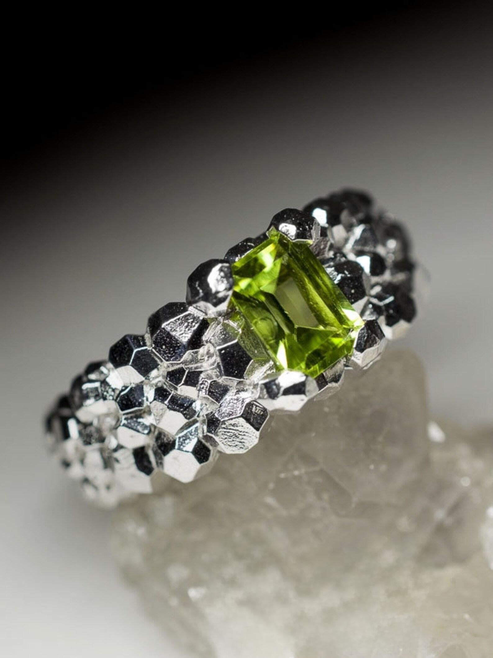 Anello in argento sterling con peridoto verde naturale taglio ottagono 1ct stile regalo per la moglie in vendita 1