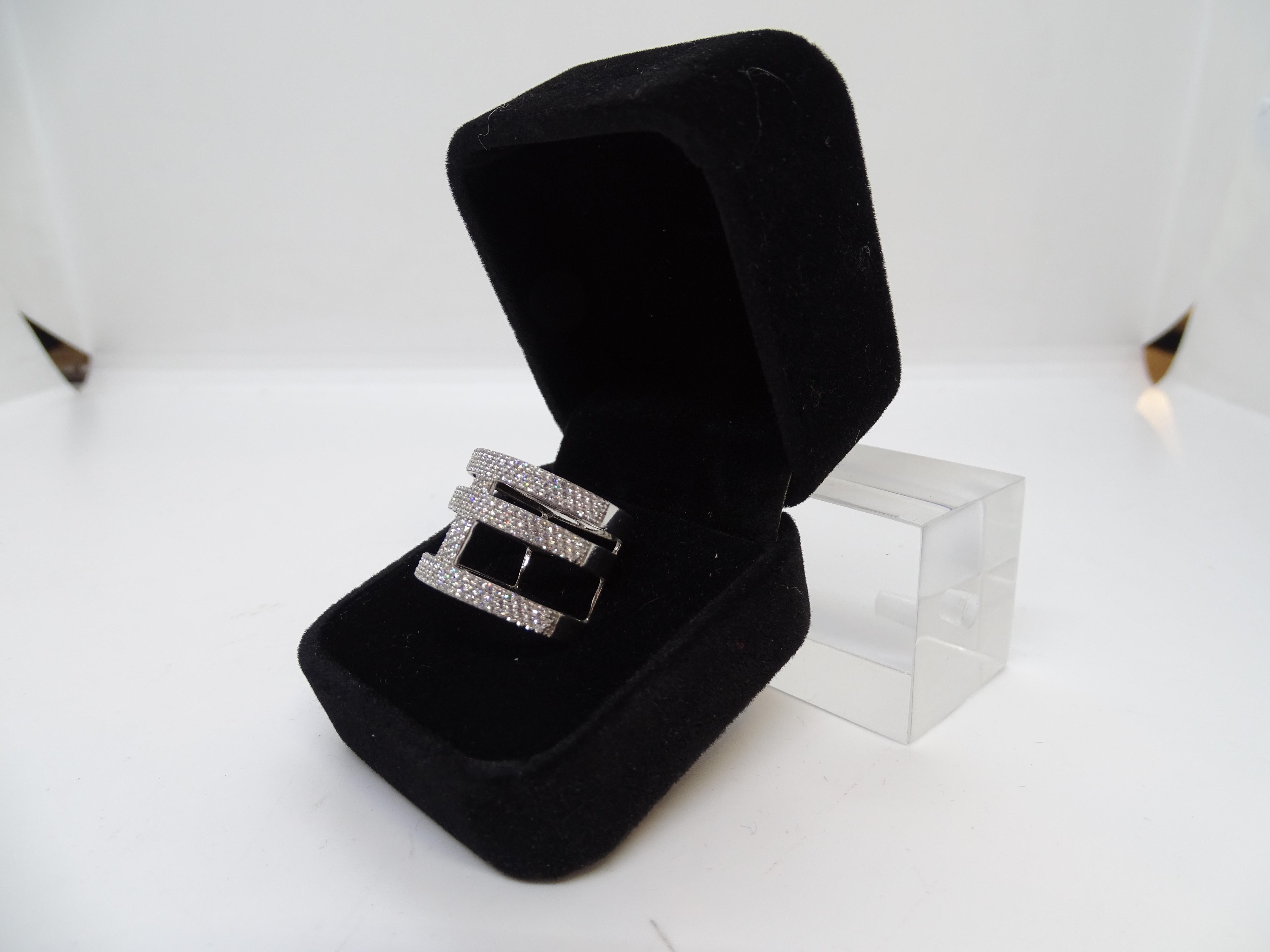 Anello in argento sterling con pavé di zirconi di Frances Guiot de Bourg, Parigi in vendita 10