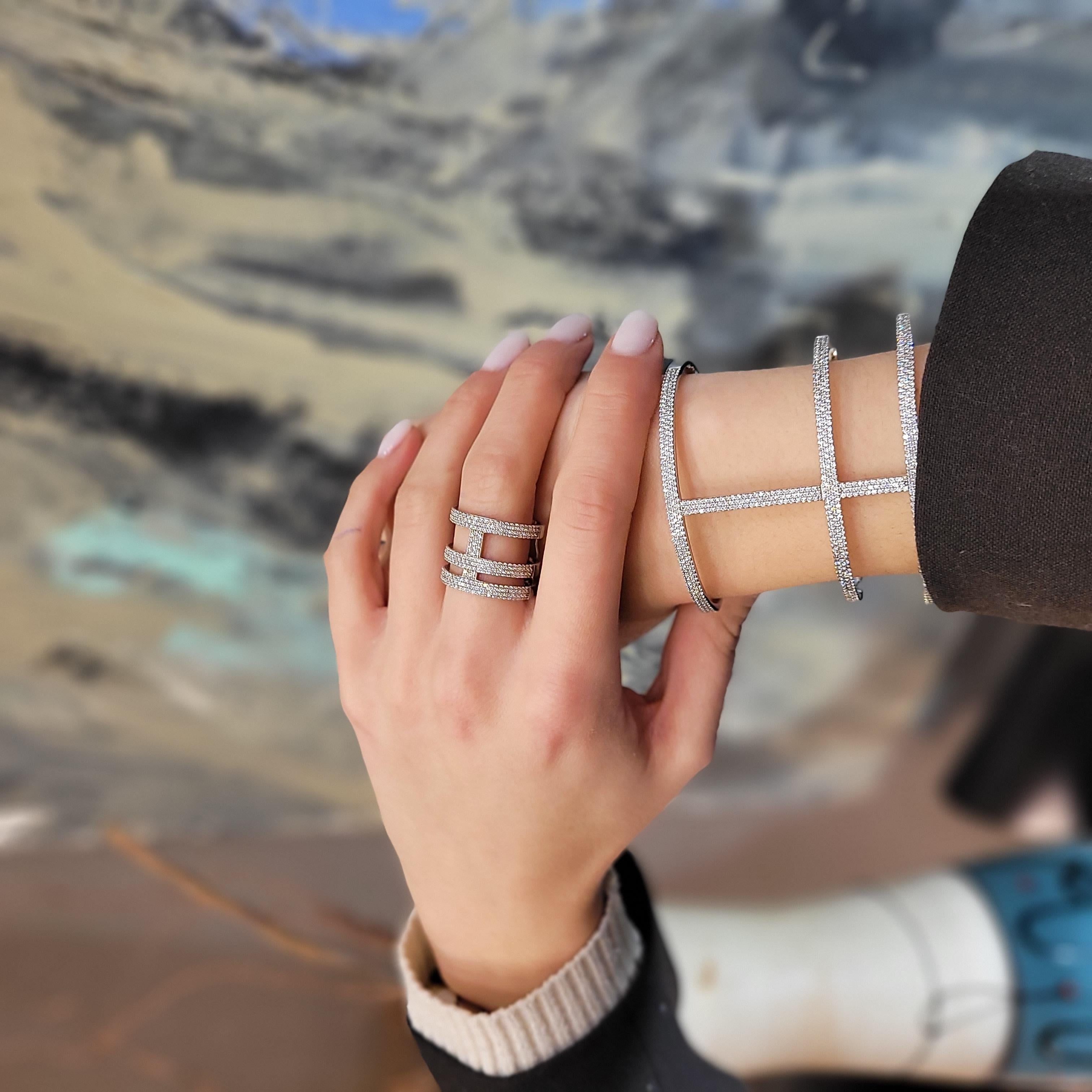 Taglio brillante Anello in argento sterling con pavé di zirconi di Frances Guiot de Bourg, Parigi in vendita