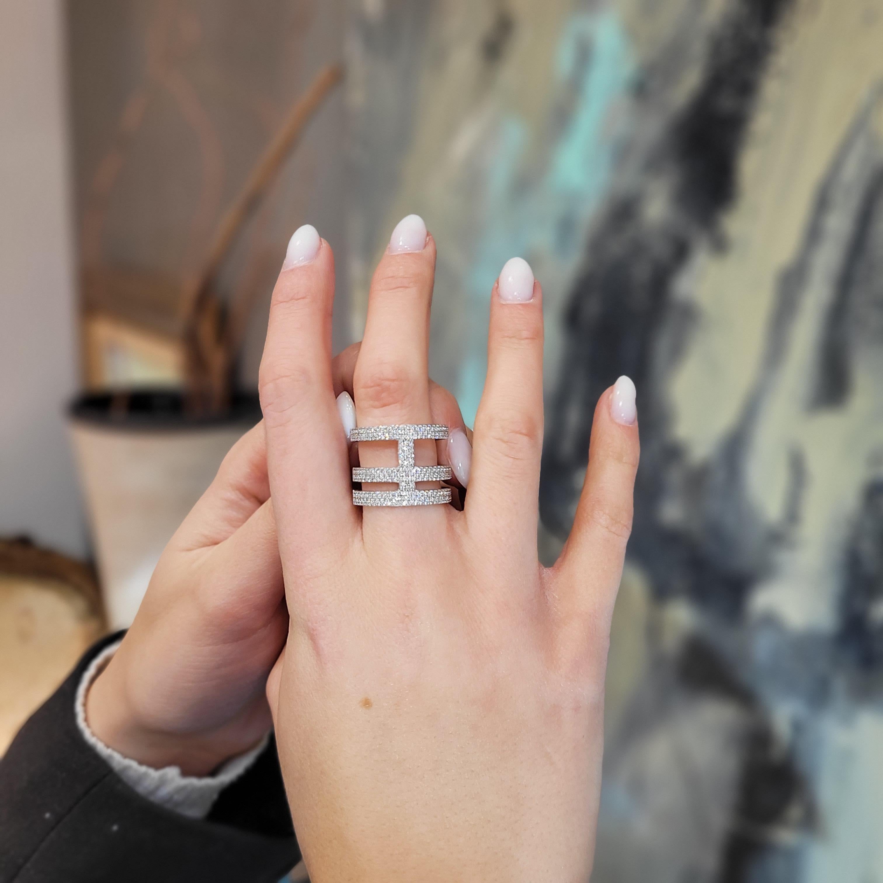 Anello in argento sterling con pavé di zirconi di Frances Guiot de Bourg, Parigi in vendita 1