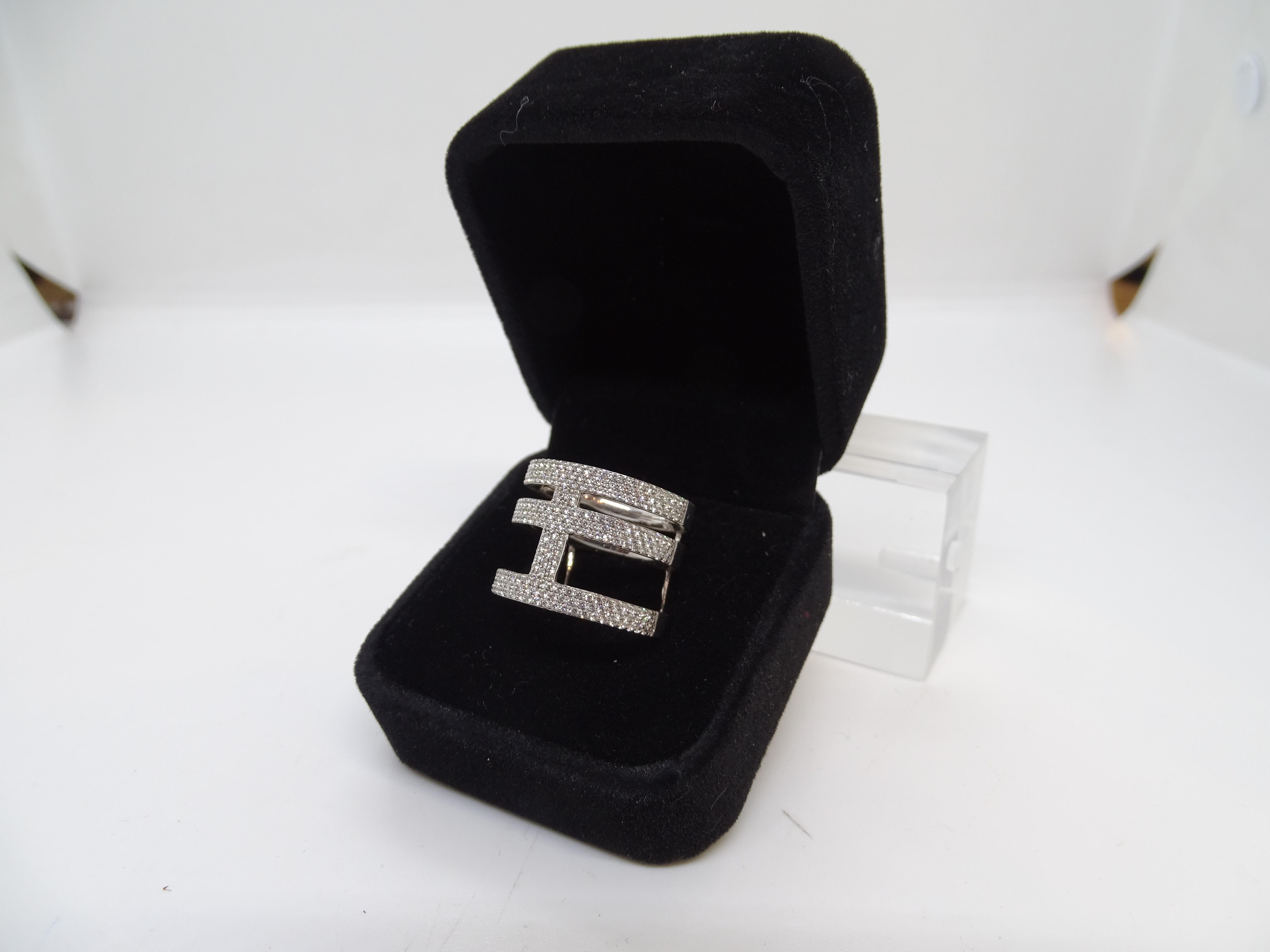 Anello in argento sterling con pavé di zirconi di Frances Guiot de Bourg, Parigi in vendita 3