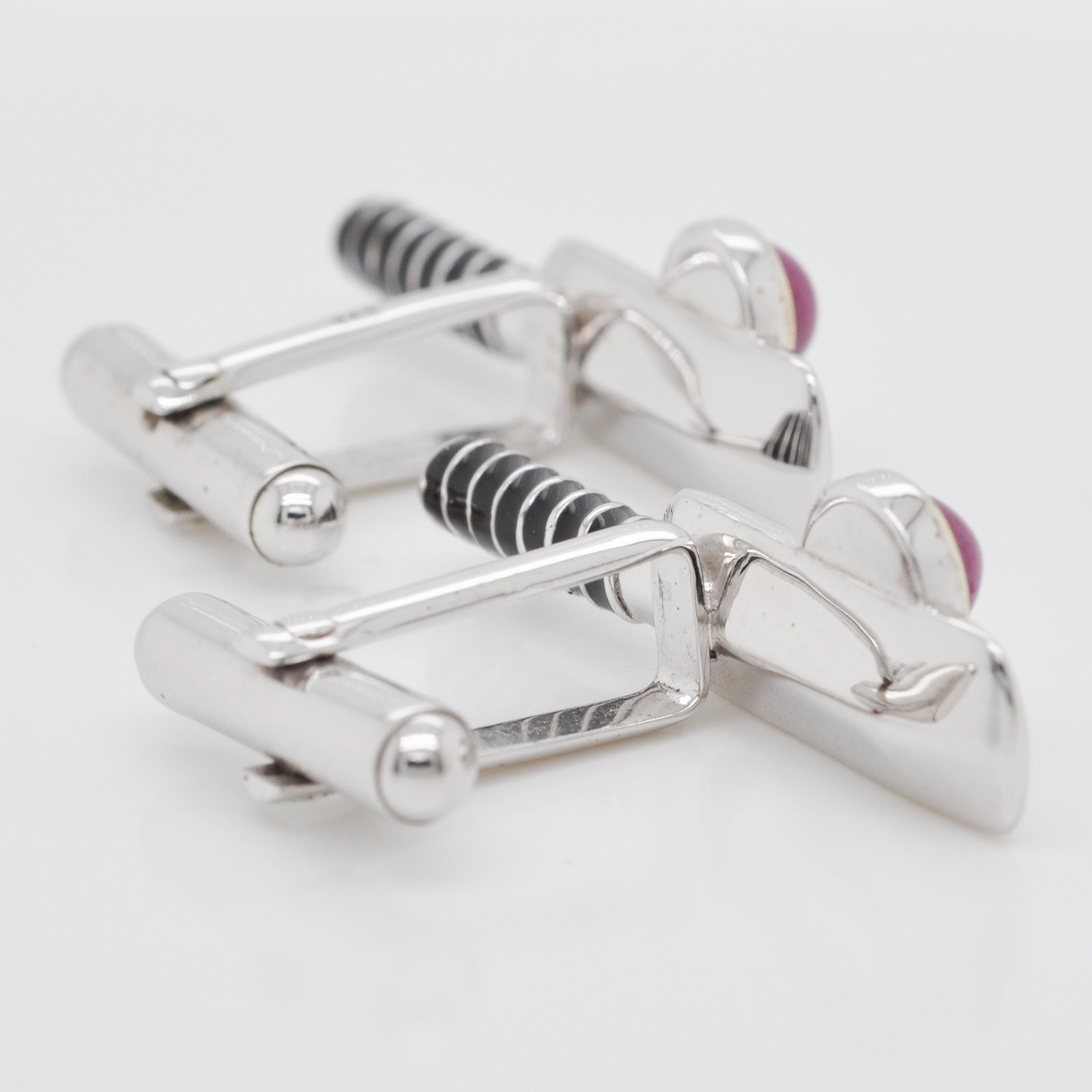 Contemporain Boutons de manchette boule de criquet en argent sterling et émail avec cabochon de rubis en vente