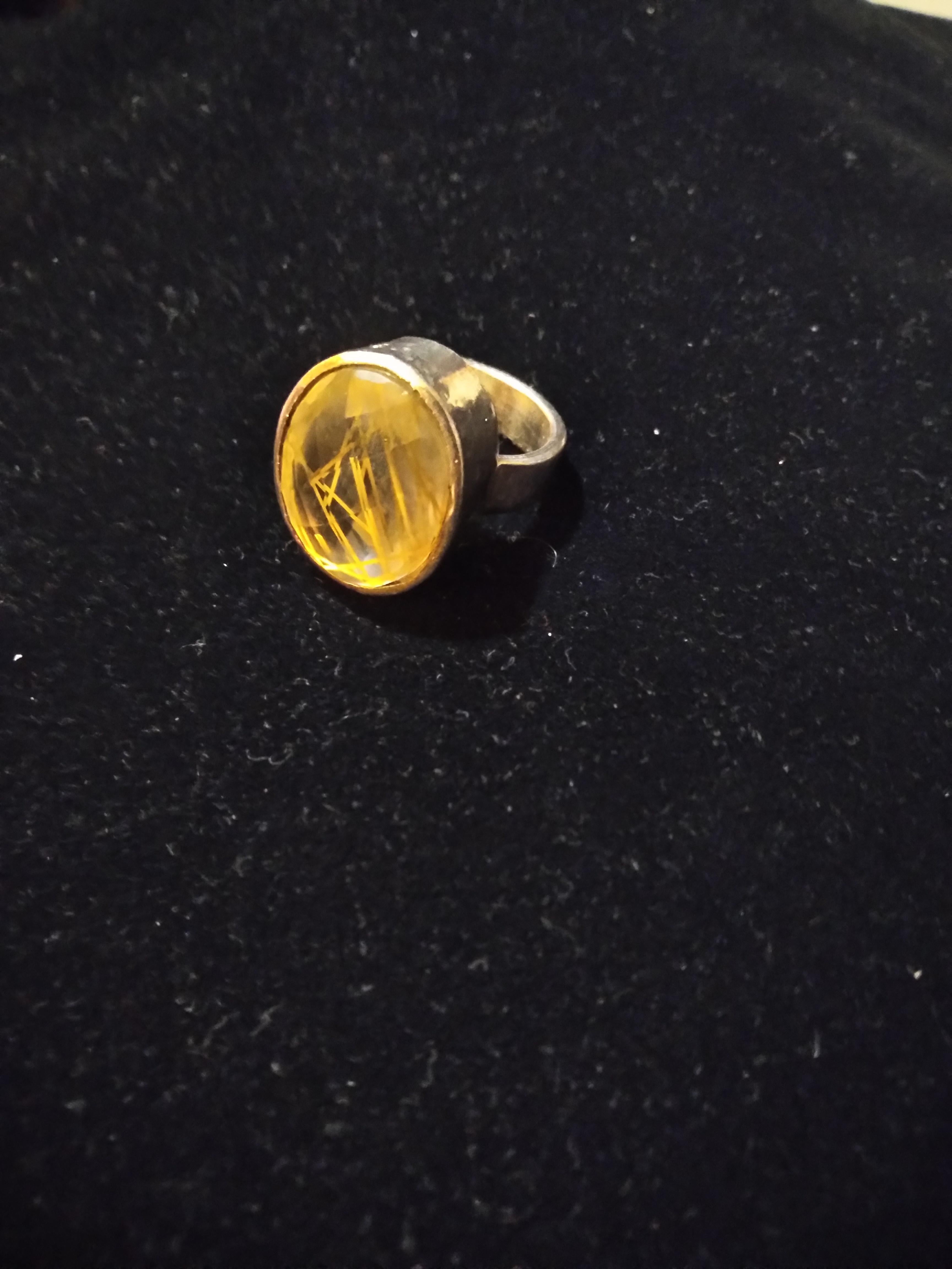 This is a size 8 sterling silver rutilated 
ring. The ring has a beautiful quartz setting.


Ready to wear.