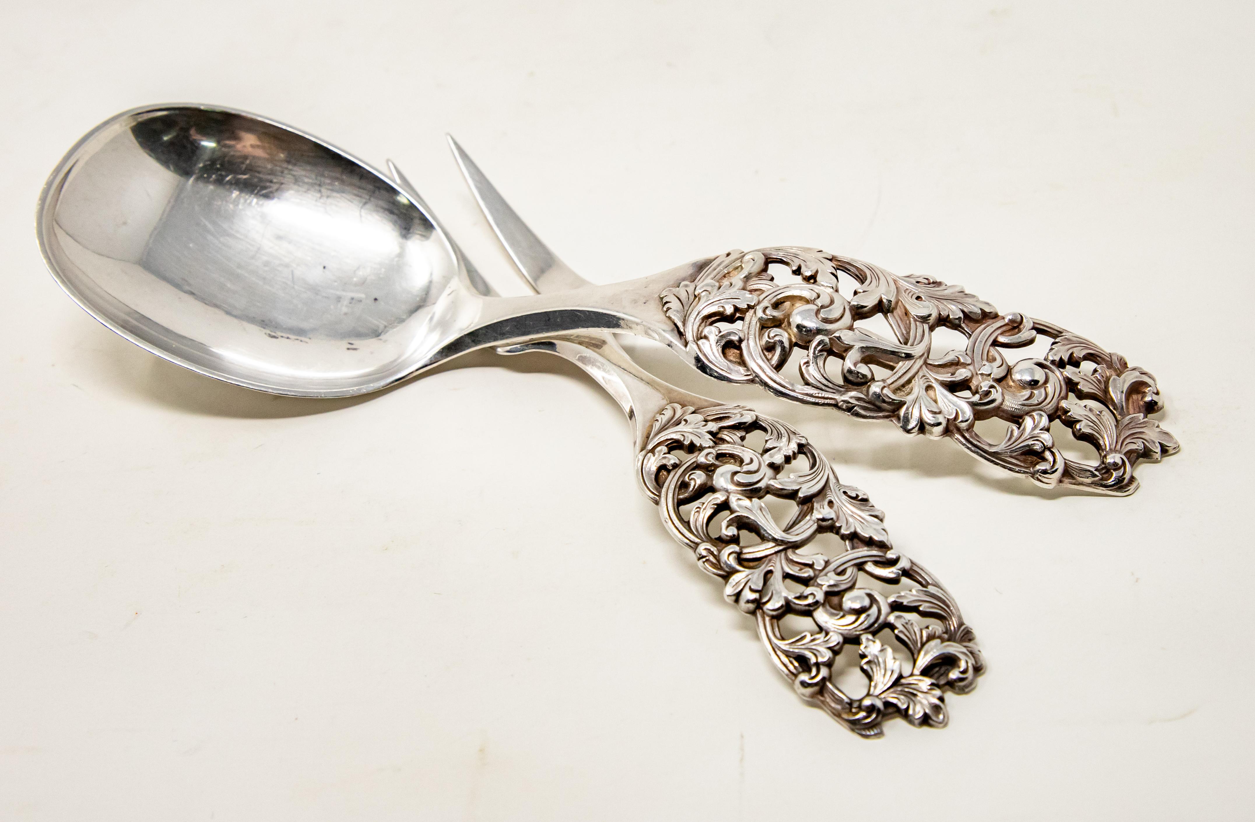 Offering this set of R. Elveseter sterling silver salad cutlery. Having ornate scrollwork and openwork detail on the handles. Both are hallmarked on the back of handles.